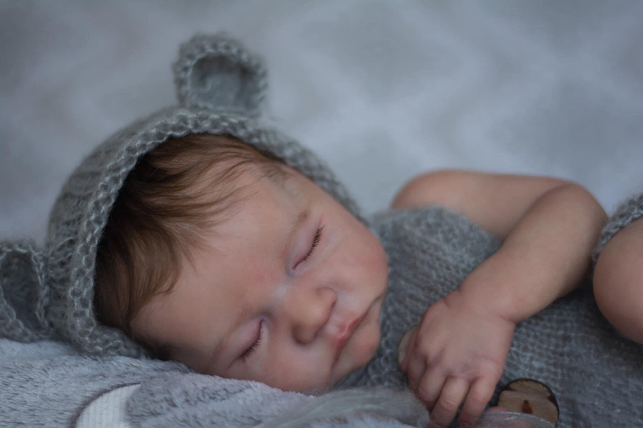 RXDOLL Realistyczne lalki Reborn Baby Dolls Girl silikonowe całe ciało 45 cm śpiące dziecko wygląd prawdziwe noworodka lalki Reborn anatomicznie poprawne prawdziwe życie lalka bobas z zabawką