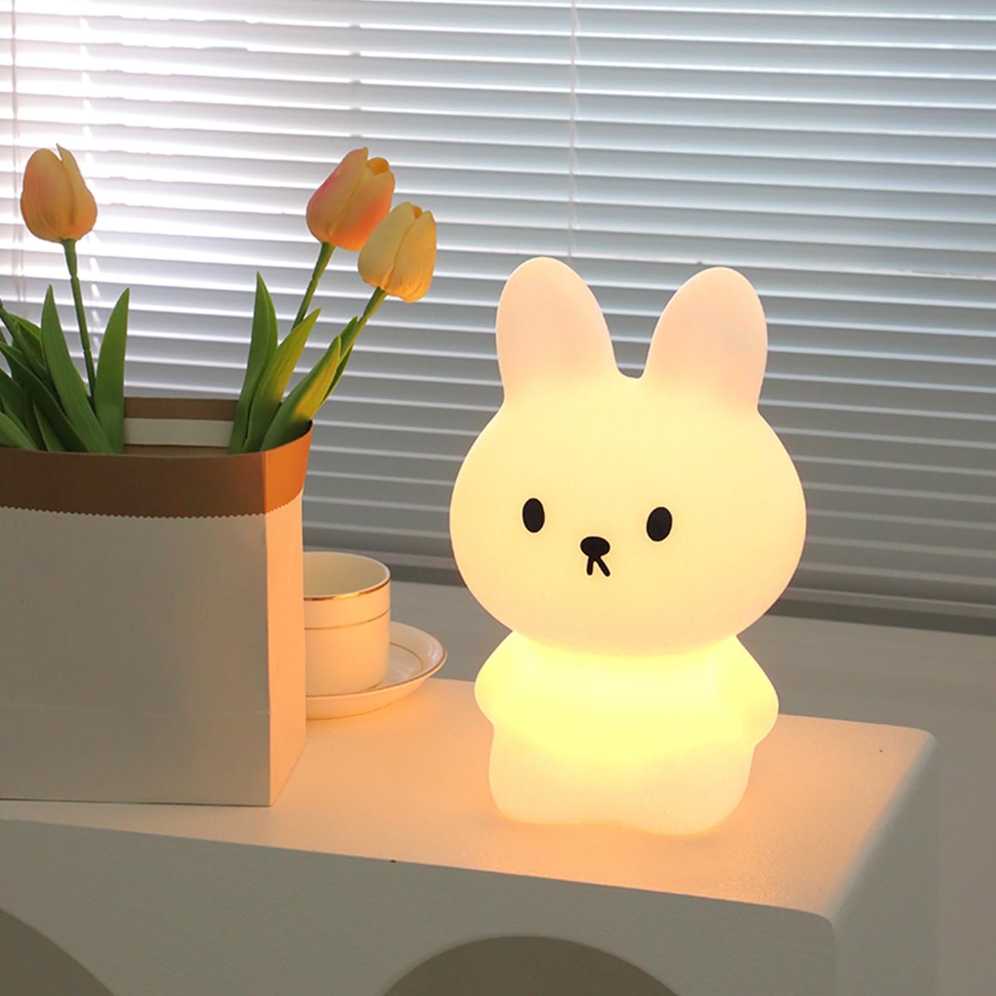 Luce notturna a LED con telecomando a 7 colori, lampada da comodino ricaricabile per bambini, lampada da tavolo per allattamento, luce ambientale per dormire nella camera dei bambini