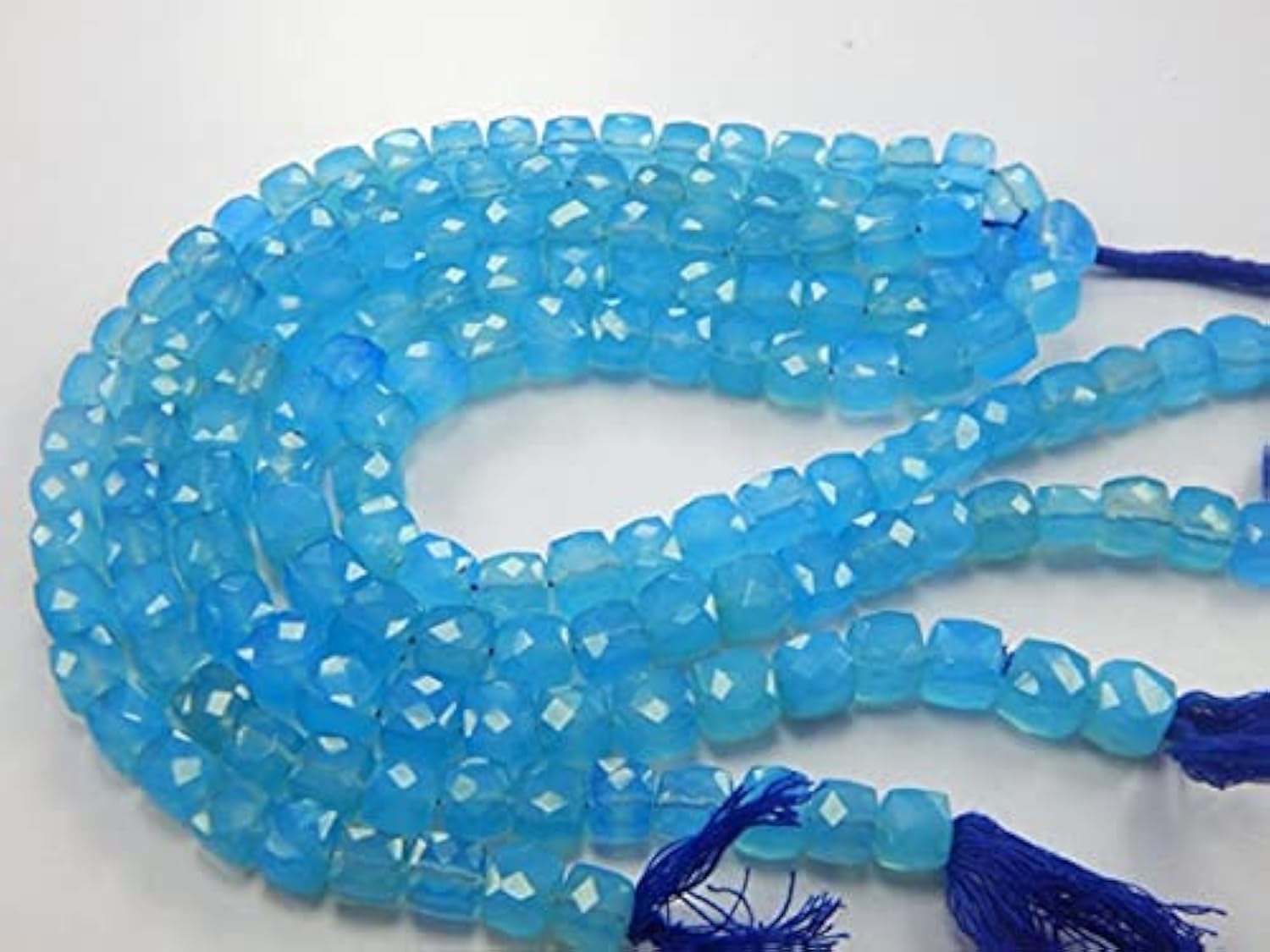 Calcédoine cube 3D perles facettées 8-9mm briolette en fil de 10.5 pouces pour bijoux DIY