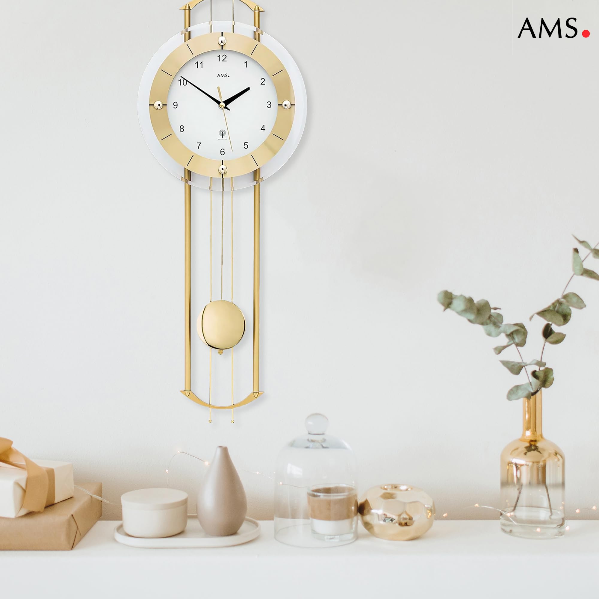AMS 5257 Wanduhr - mit Funkpendelwerk, Elegante Funkpendeluhr, Uhr mit Pendel, Funkwanduhr mit arabischen Ziffern, Facettiertes Mineralglas, Pendeluhr für Wohnzimmer & Büro, Maße: 68 x 24 x 7 cm