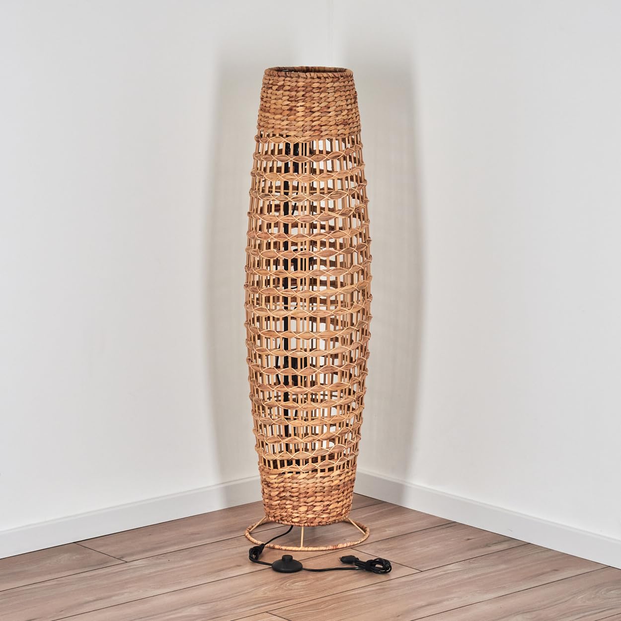 HOFSTEIN Stehleuchte Cardeira, Bast Natur, skandinavisches Design | Boho-Style, Lichteffekt, E27 Fassung, Höhe 111 cm, Fußschalter