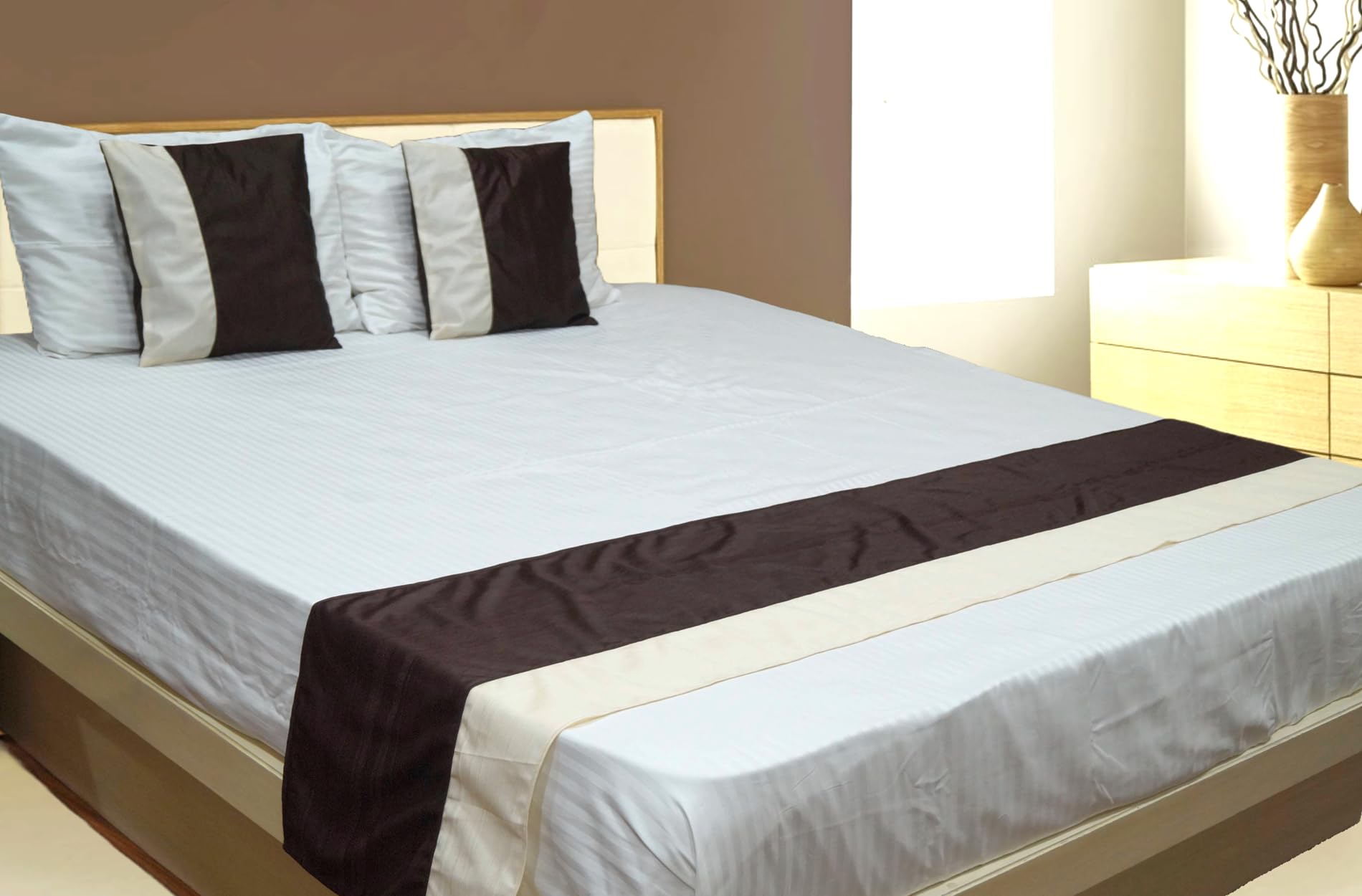 Vissage Brown and Cream Double Bed Runner with 2 Cushion Covers-image-13