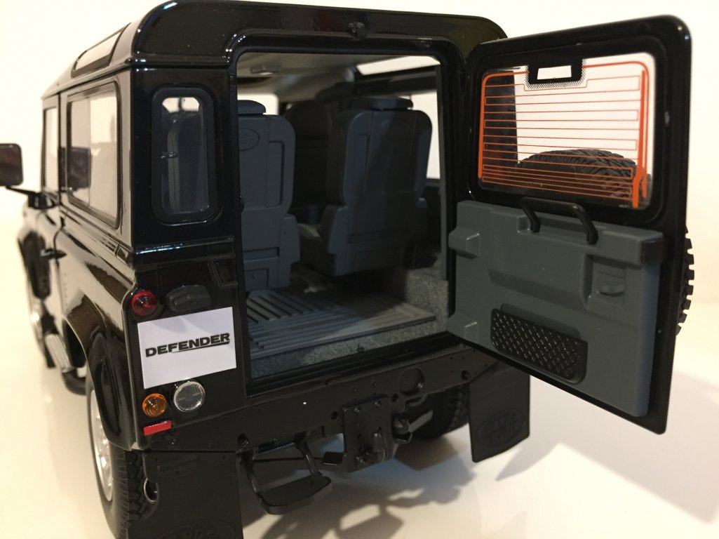 Kyosho KS08901BK Original Land Rover Defender 90 Diecast Model Car