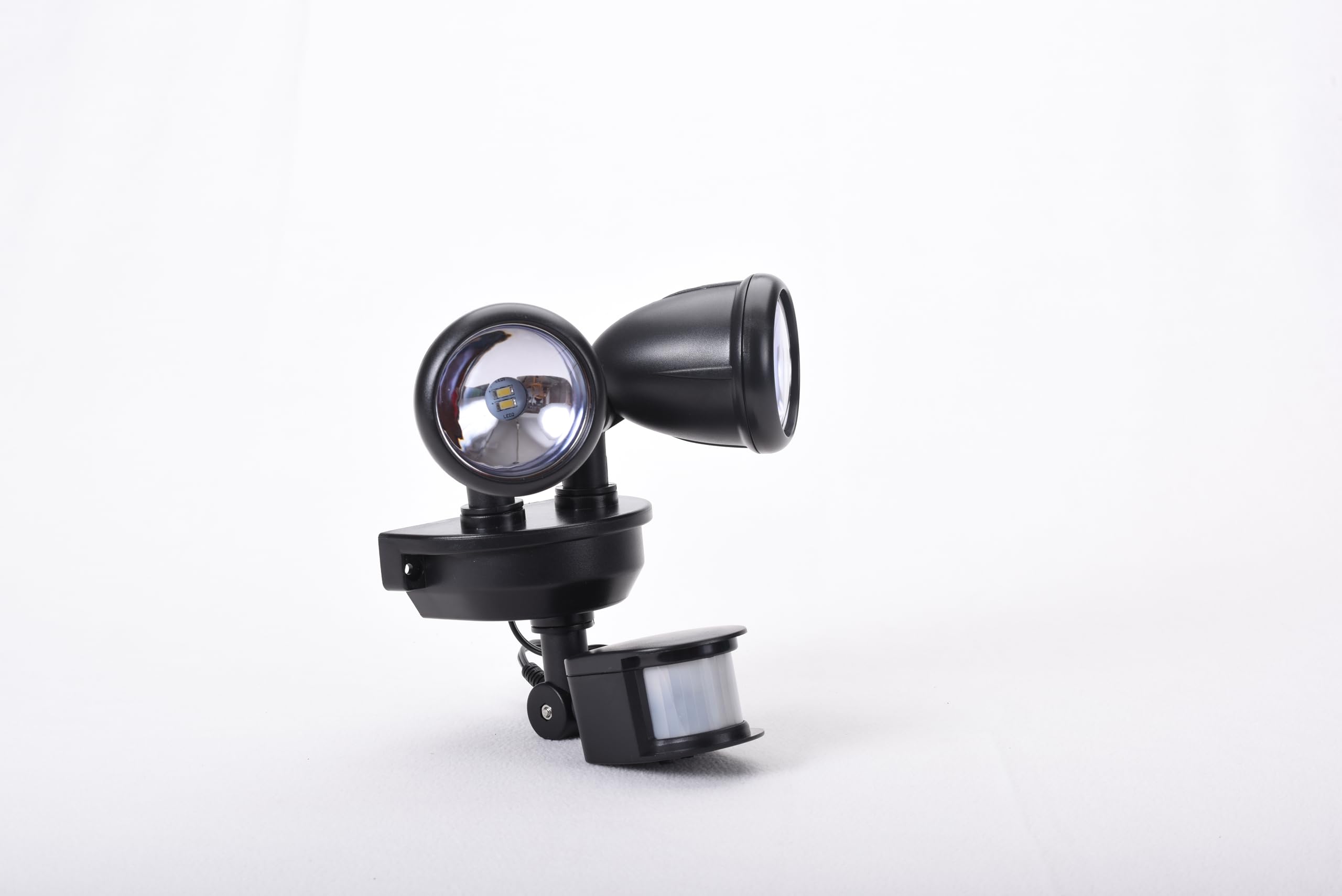 Maxsa 44215 Solar Motion Activated Dual Head Light in Black 8.50x8