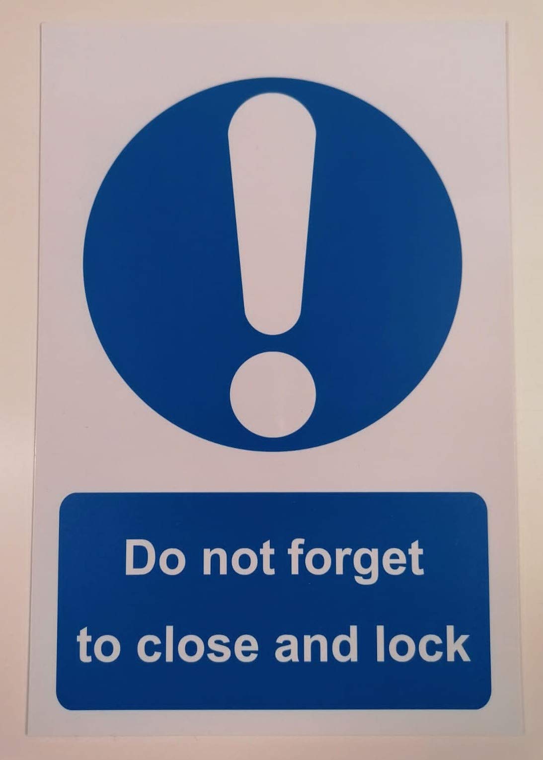 Do not forget to close the lock safety sign - Self adhesive sticker 200mm x 150mm