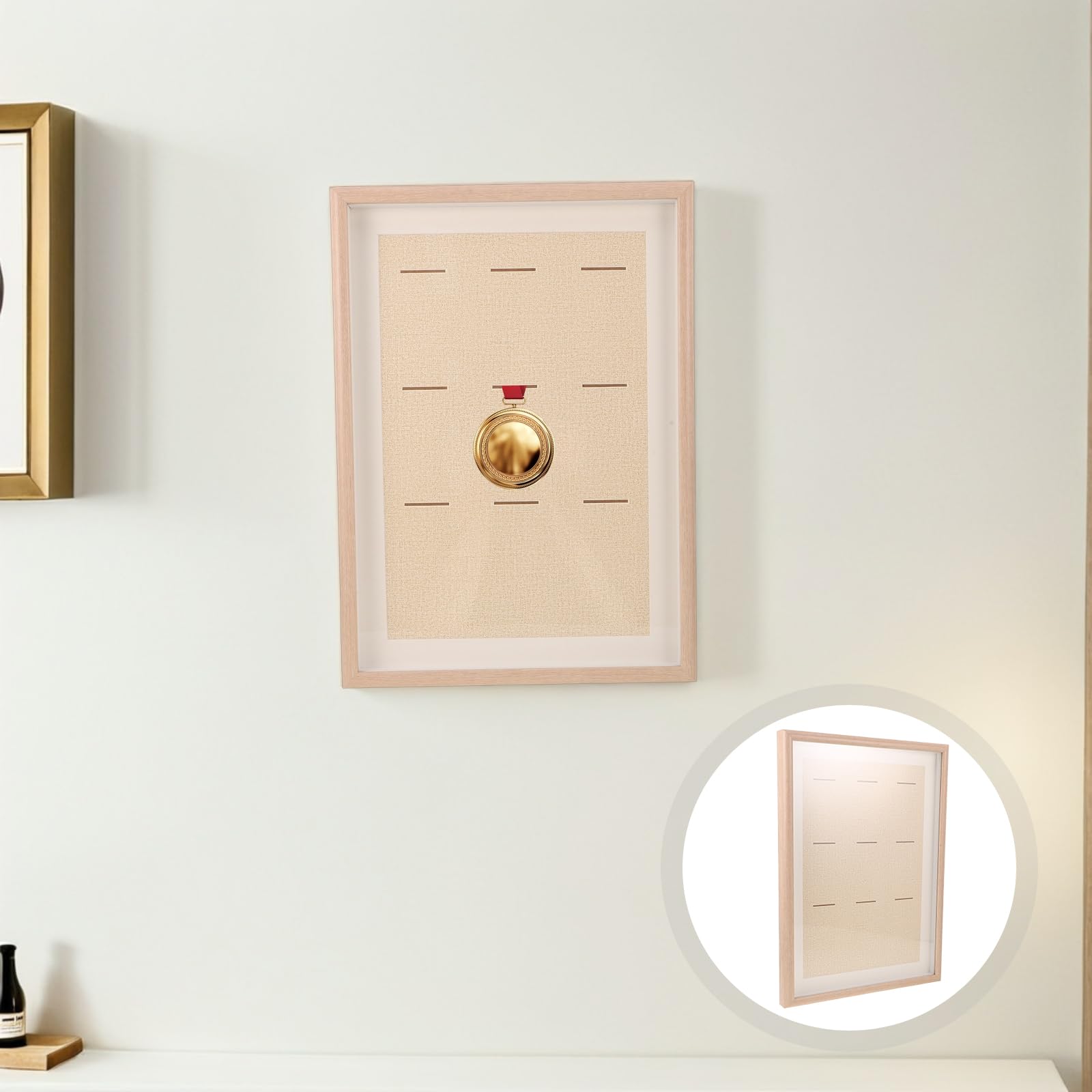 Beavorty Vitrina de Madera Beige para Medallas Deportivas y Placas Diseño Multicompartmento, Estuche Elegante para Exhibición y Almacenamiento Rápido en Casa U Oficina