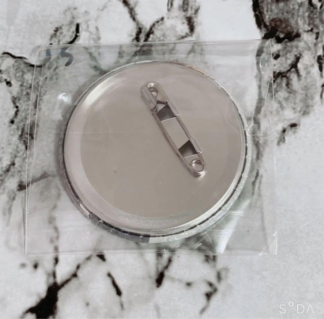 Amazon.co.jp: 浦島坂田船 センラ シャドウ 缶バッジ : おもちゃ