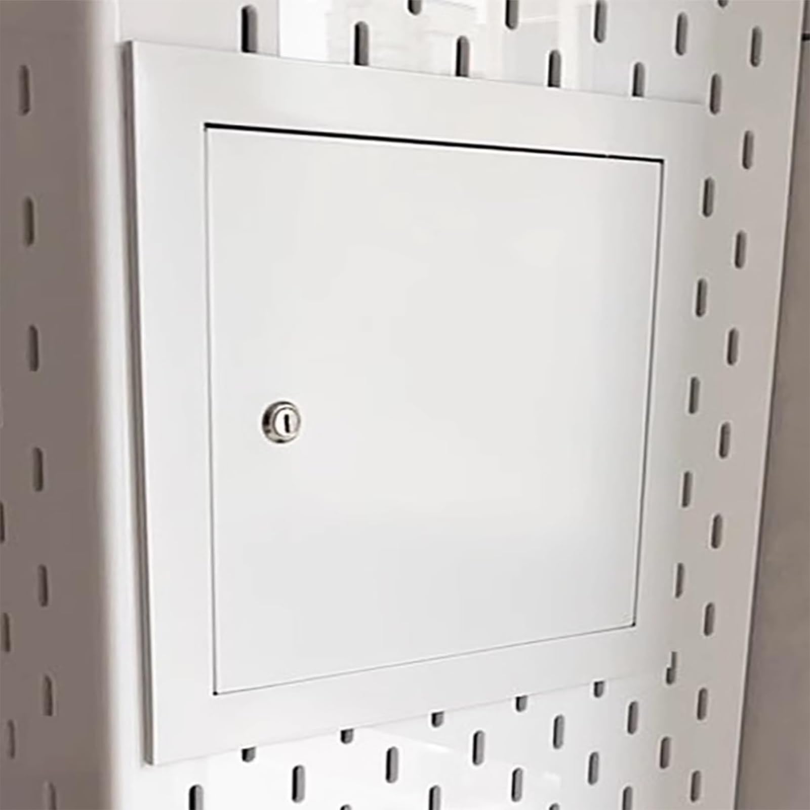 Panneau d'accès encastré de plafond pour cacher le compteur du salon