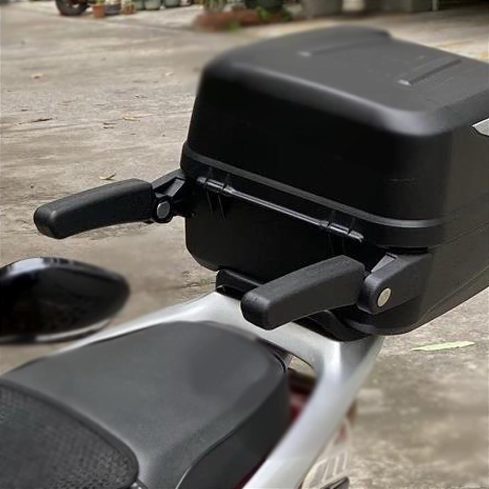Amazon.co.jp: バイクのグラブバー オートバイアクセサリー 後部座席 