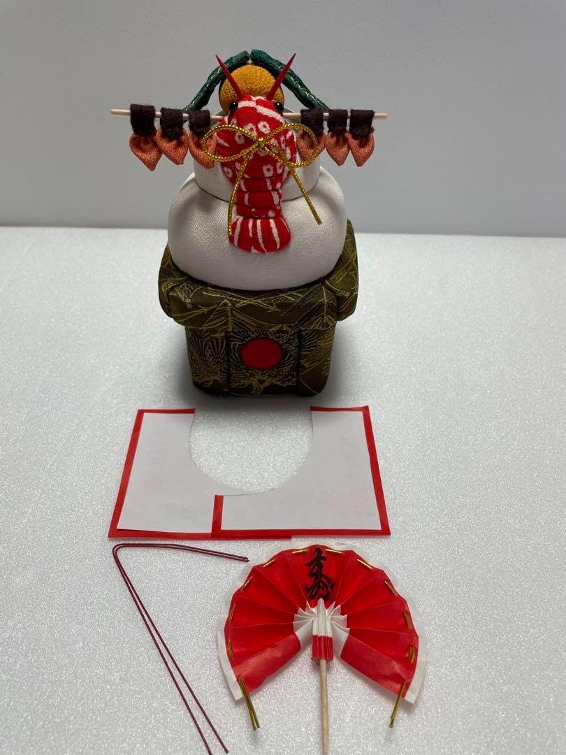ハンドメイド　木目込み人形　鏡餅　緑系唐松模様の三宝 ハンドメイド 木目込み人形 鏡餅 緑系唐松模様の三宝