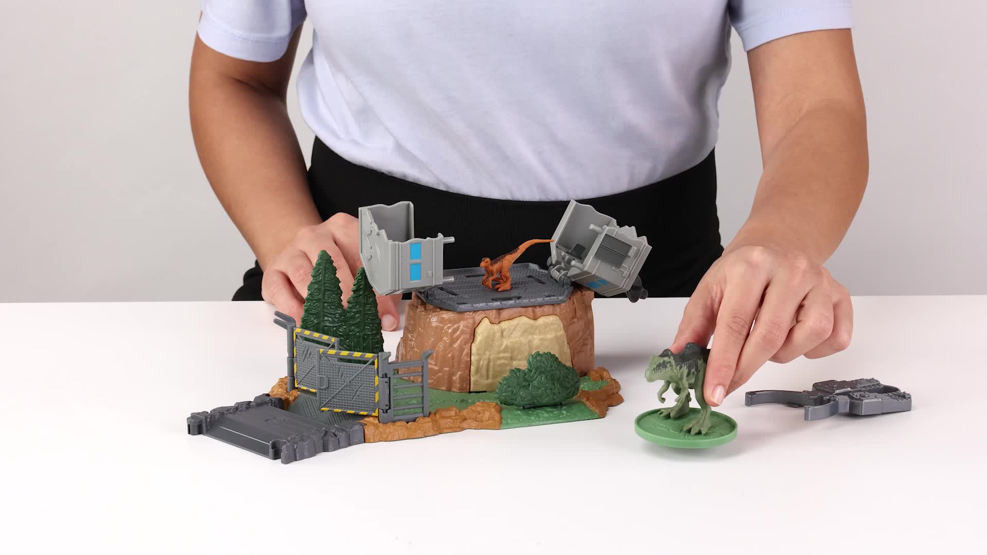 Mattel Jurassic World Minis Playset Giant Dino Rampage Playset
