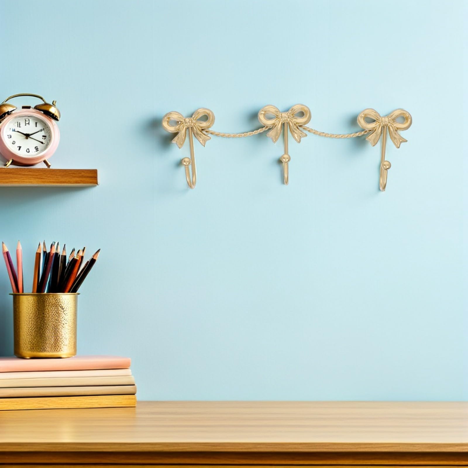 Housoutil Ganchos de Pared Metálicos de Hierro Diseño de Lazo Dorado, Set de 3 Ganchos Decorativos para Llaves, Abrigos y Toallas, Ideales para Baño, Cocina y Oficina, Ahorro de Espacio