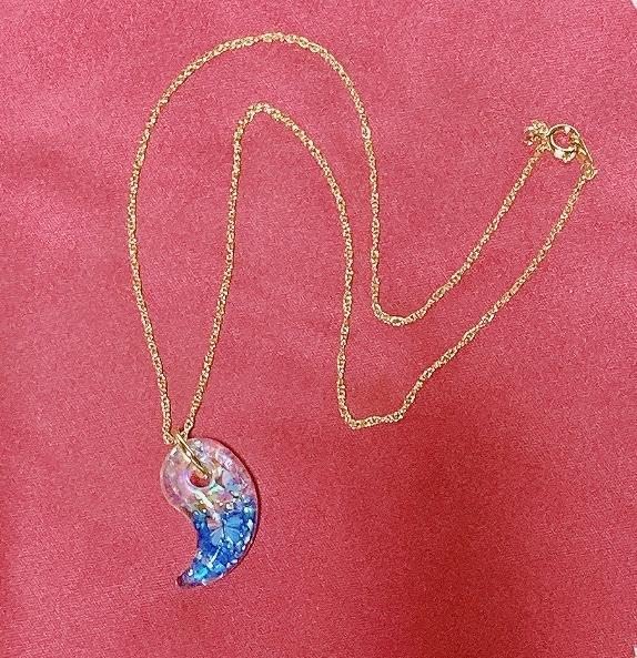 Amazon.co.jp: 藍色 オルゴナイト 勾玉 ネックレス 40cm 開運 お守り