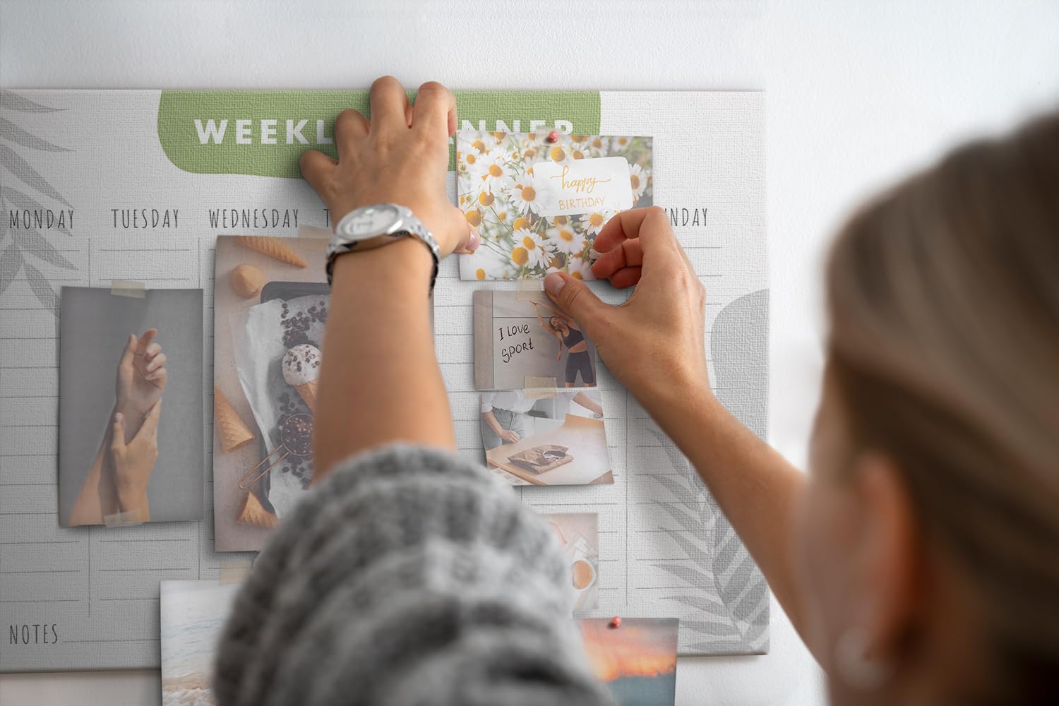 Pinnwand Korkmaterial Set inkl. Stecknadeln | Funktionale Infotafel für Büro, Schule, Küche | Organisation von Aufgaben, Notizen, Terminen, Fotos, Projekten 60x40 - metallisch - Wochenplan