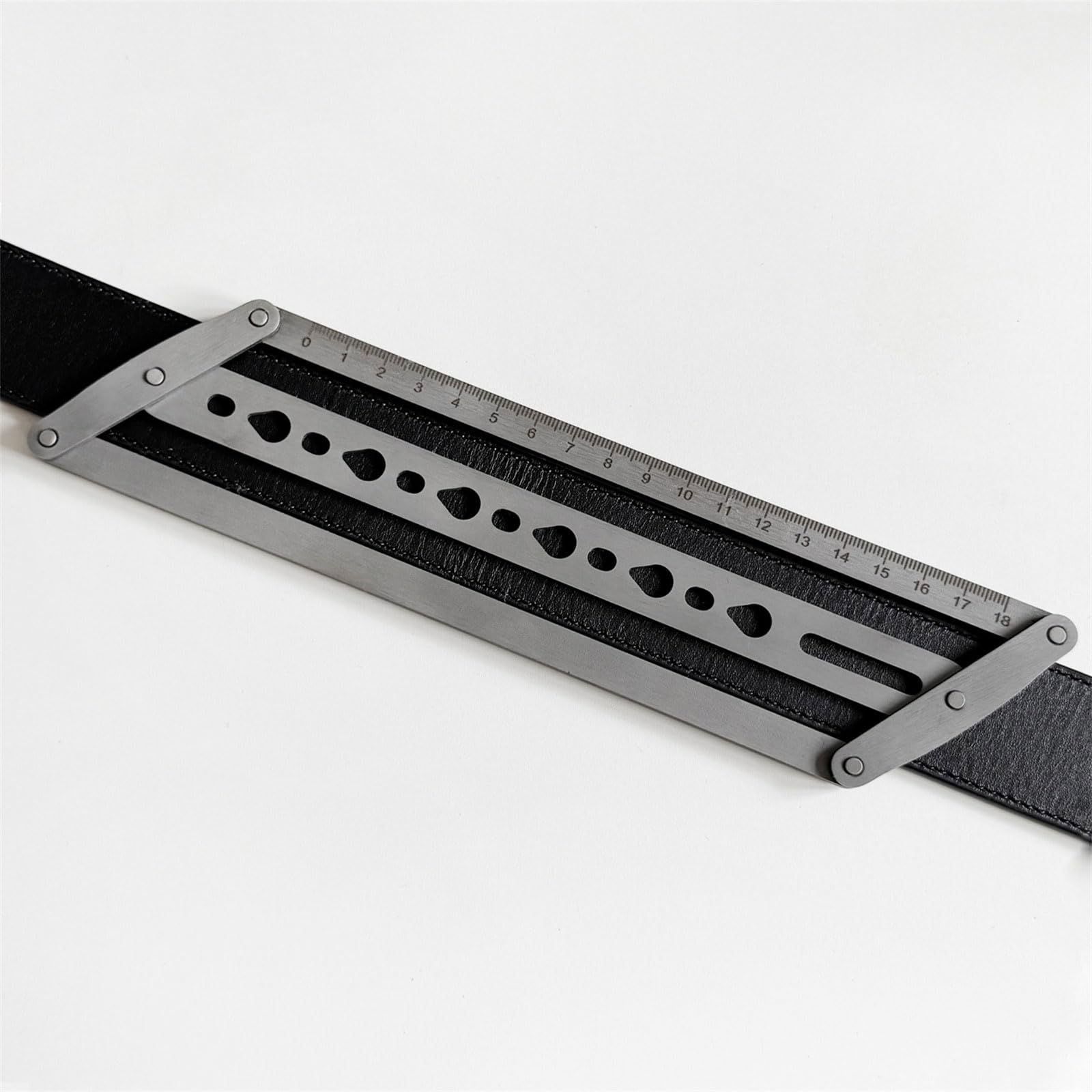 Gabarit de perforation pour ceinture en cuir - Outil de positionnement des trous en acier inoxydable - Règle avec marquage d'échelle - Guide de trou en acier inoxydable