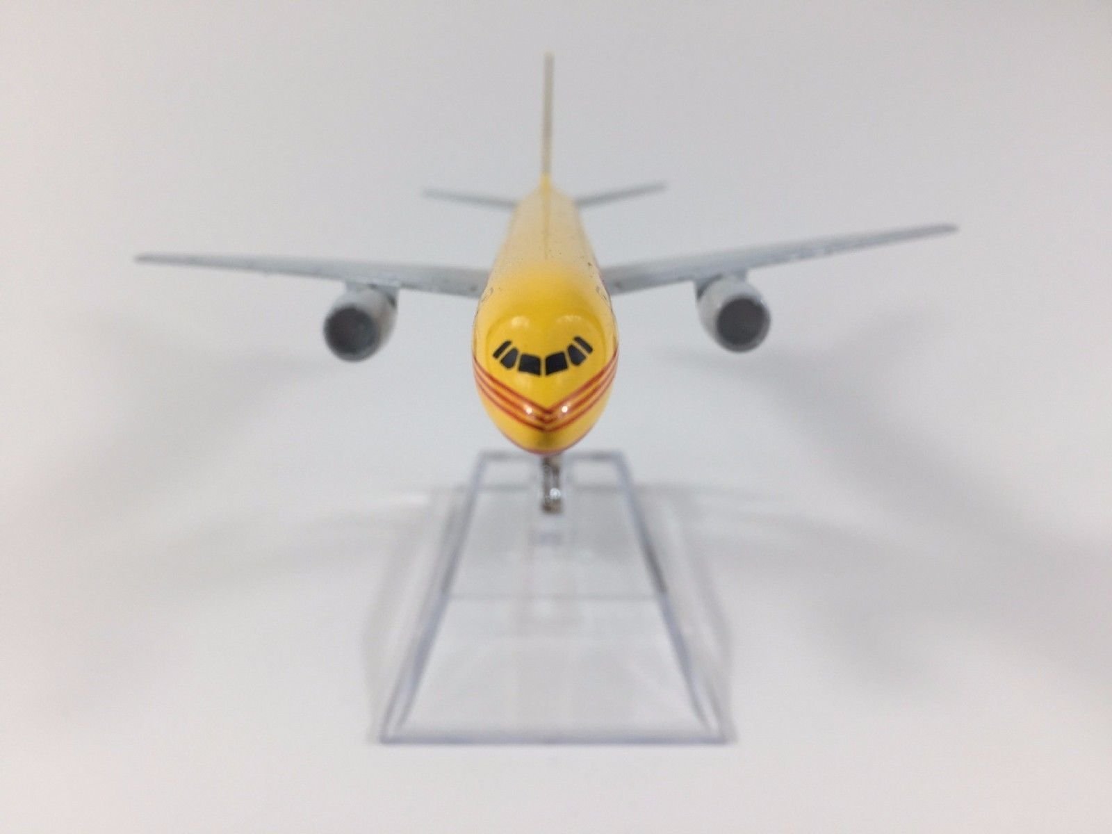 Sage Square 1:300 Scale DHL B-757 Freighter Metal Model Souvenir Cargo Aircraft - Image 4 thumbnail