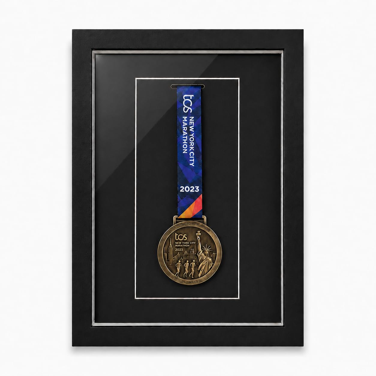 Cadre pour médaille 9x13 inch, Noir, façade en Verre | Présente une médaille dans un cadre sobre avec façade en verre, à poser ou à accrocher