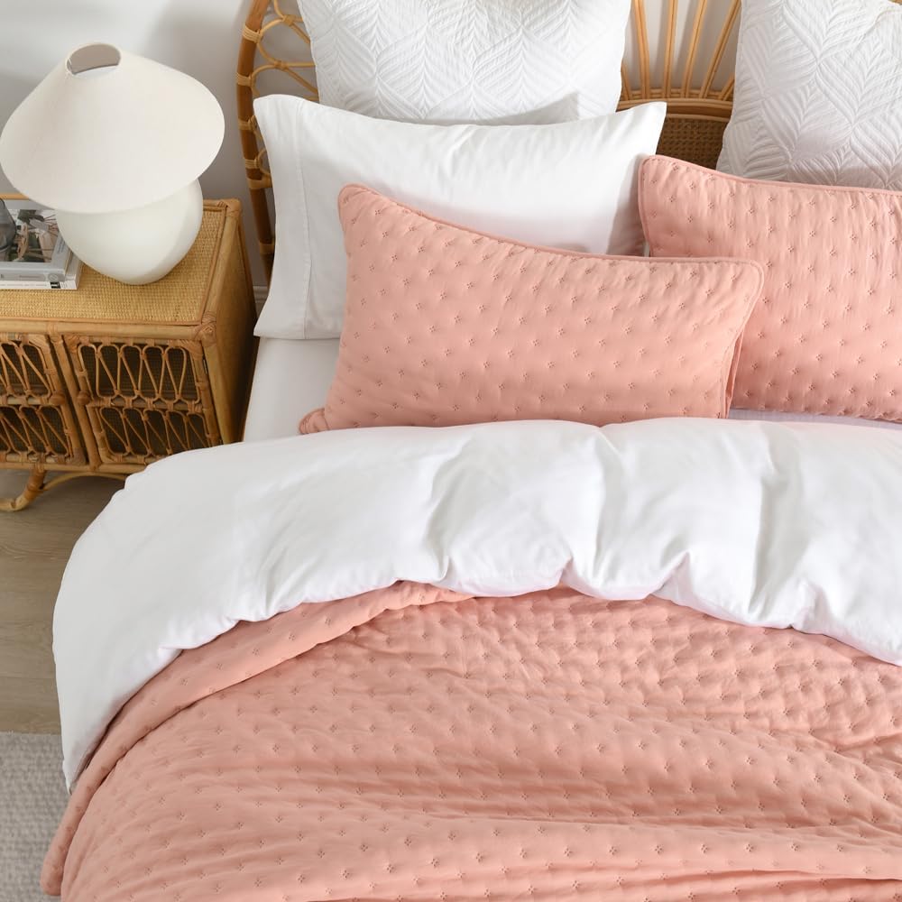 Wistown Reversible Bedspread Quilt Bedding Sets Queen Size, 3 Pieces Soft Lightweight Coverlet Sets Comforters Bedspreads for All Seasons, Spotty Embossed Pattern, Pink