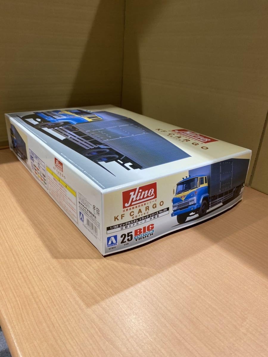 Amazon.co.jp: 日野 KF カーゴ 中期型 昭和46年式 1/32スケール ビッグ