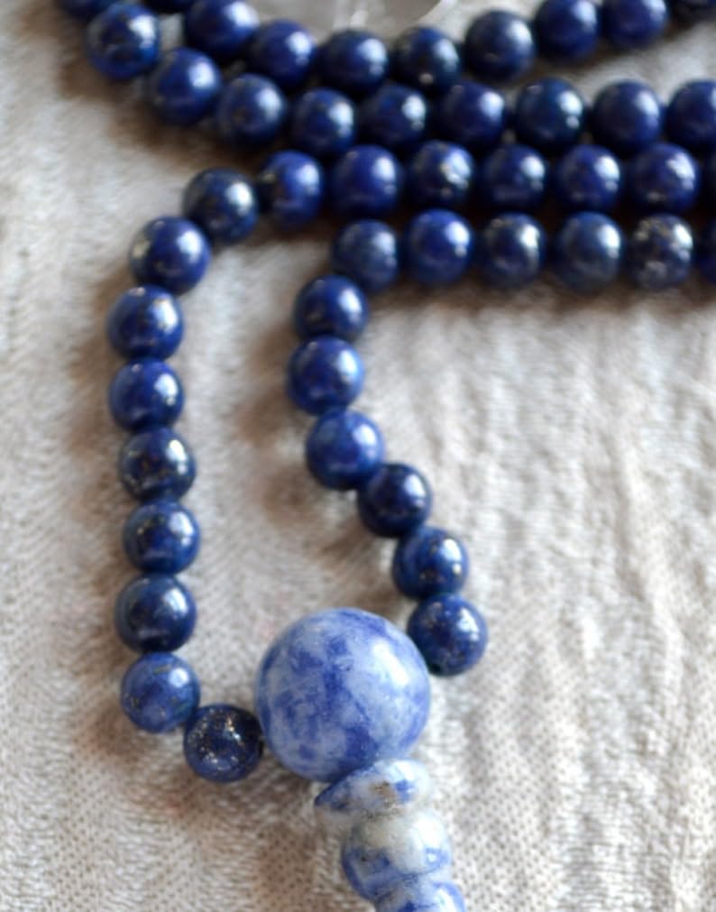 Cuentas Mala de piedra de lapislázuli azul, collar de 108 mala, nudo mala, collar WWG, joyería de yoga, cuentas de meditación, joyería espiritual, joyería bohemia, 34inch, Gema