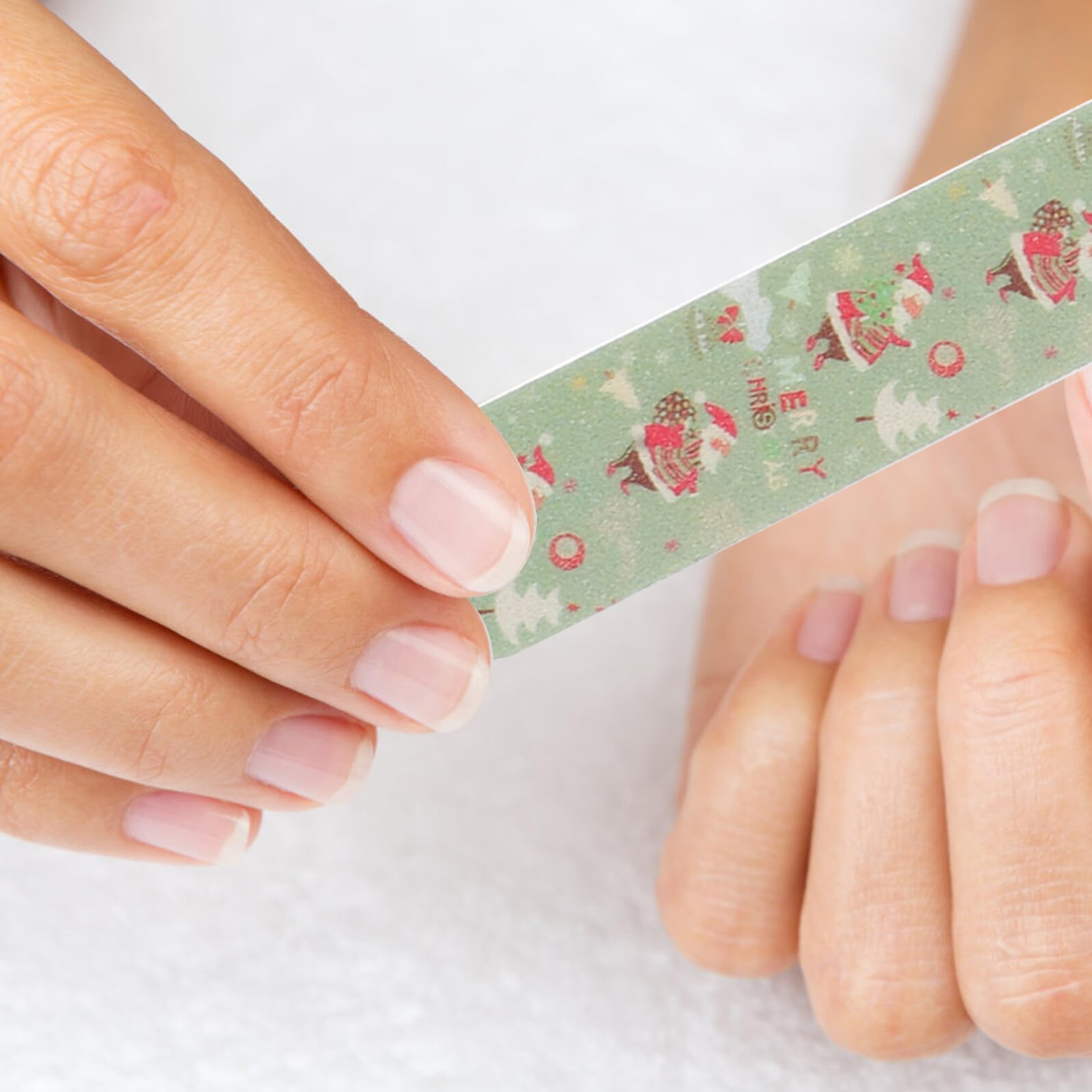 Healifty Limes à Ongles de Noël 24 Pièces en Eva pour Manucure et Pédicure à Domicile ou Salon, Accessoire Pratique pour Ongles Naturels et Faux, Design Stylé et Festif Plusieurs styles