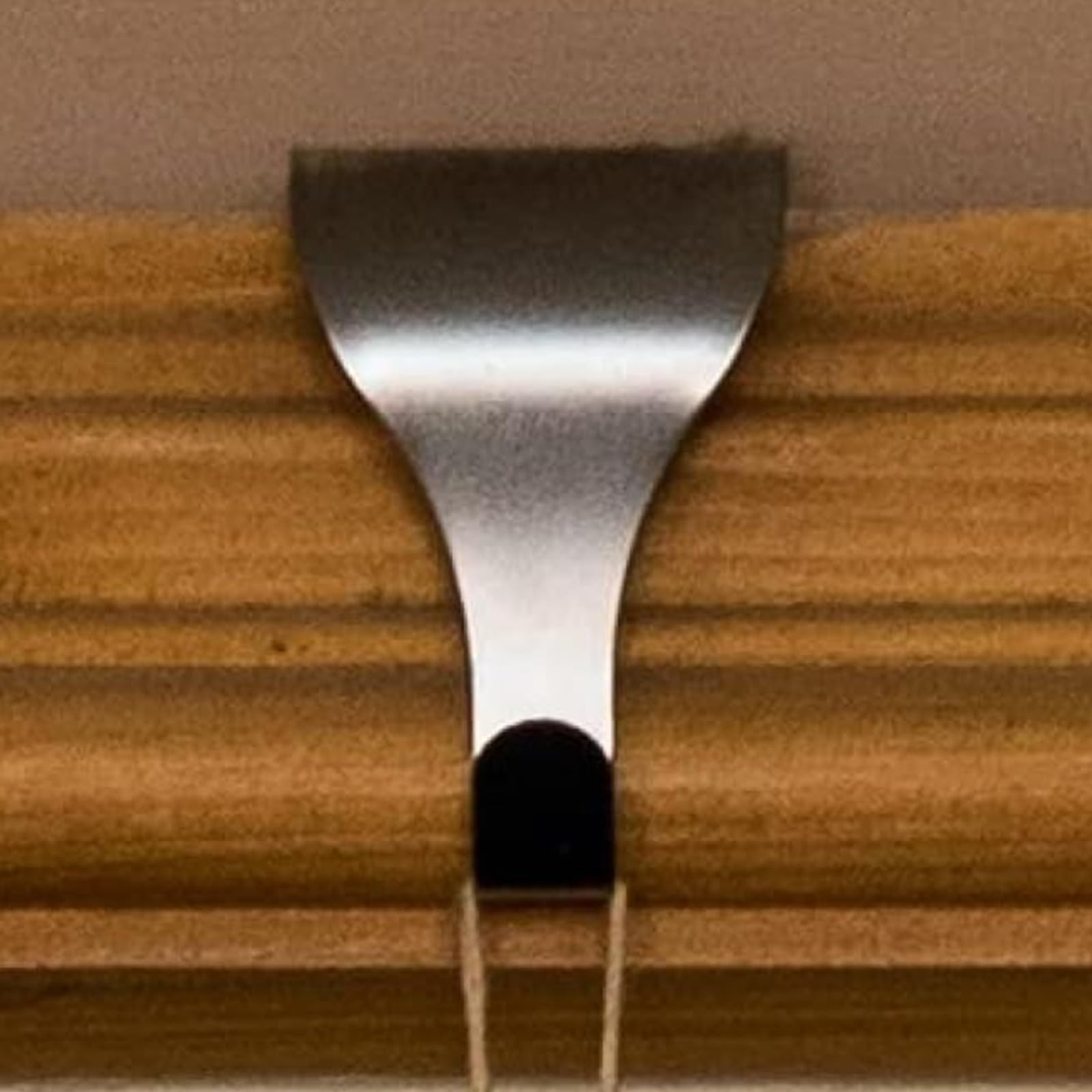 Moulding Hook for Dado Picture Rail - 3.2 x 4.8cm, Pack of 10, Brass - Image 4