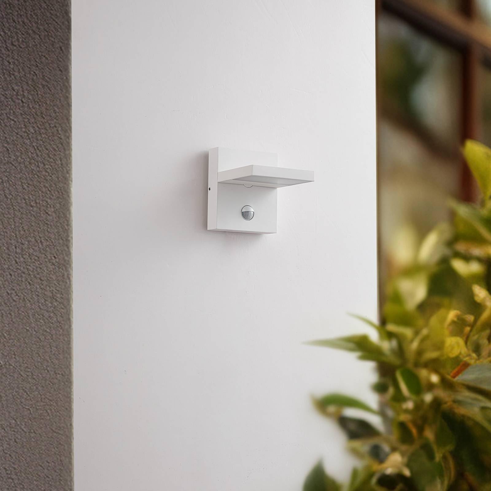 Lucande LED Wandleuchte außen Silvan mit Bewegungsmelder (spritzwassergeschützt (Modern) in Weiß aus Aluminium (1 flammig,) - Wandlampe für Außenwand/Hauswand Haus Terrasse und Balkon