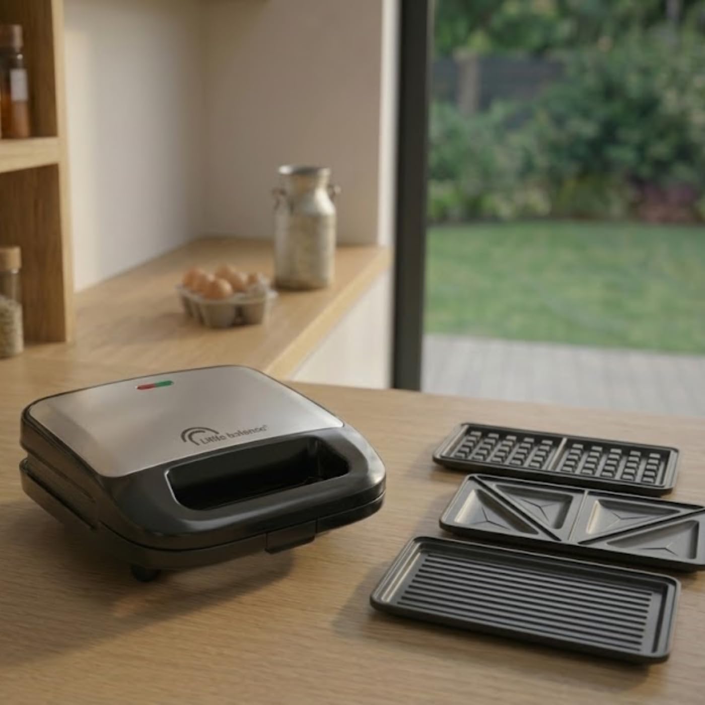 LITTLE BALANCE 3039 Waffle & Snack, Gaufrier 3 en 1, Gaufre, Croque Monsieur, Paninis, Sandwich, 3 plaques interchangeables, Sans PFAS, Compact, Rangement vertical, 750 W, Noir