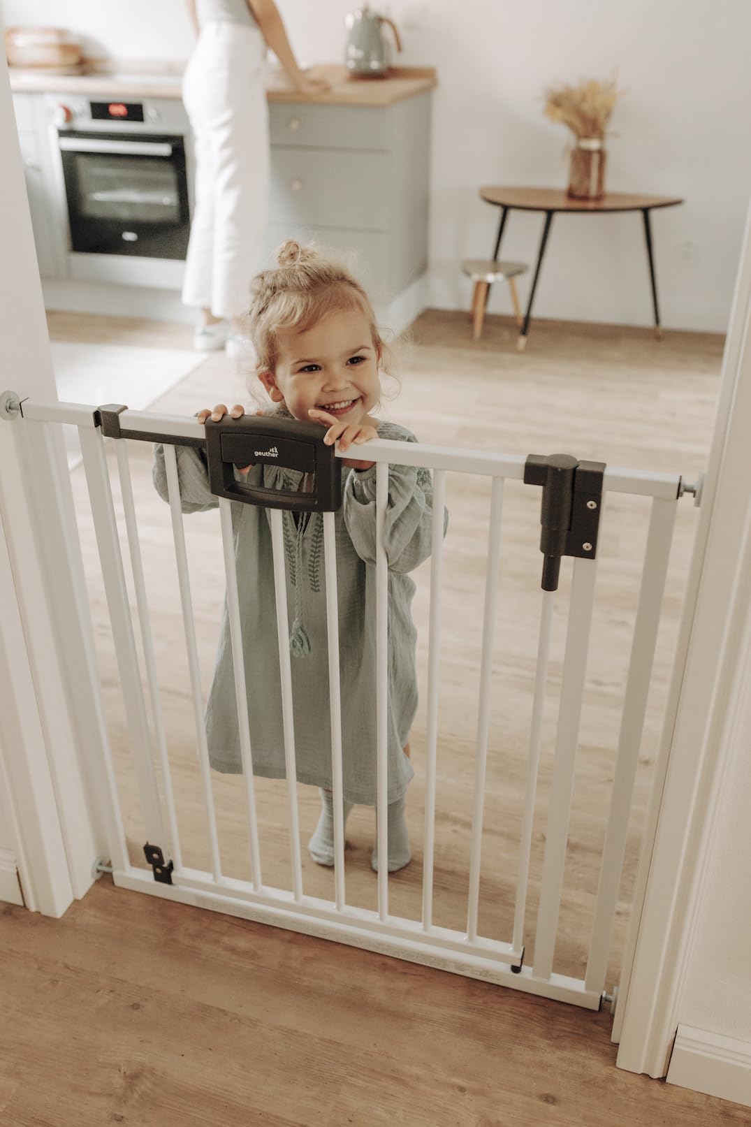 Geuther 4792+ Easylock Plus taille: 80,5 cm - 88,5 cm protège-porte protège-porte certifié TÜV/GS protège-escalier sans perçage ouverture dans deux directions Blanc