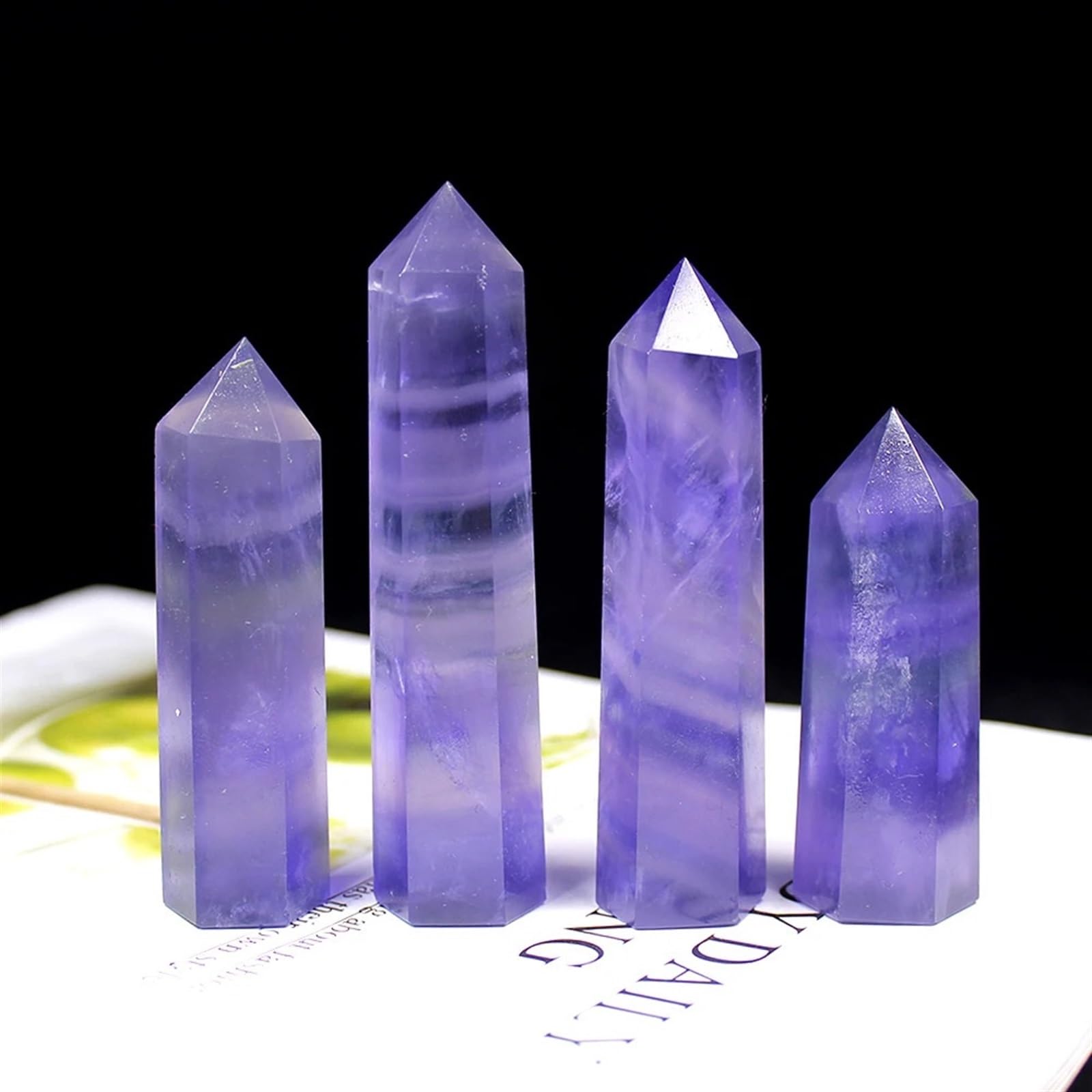 Kristallornamente Natürlicher Kristall, bunt gestreift, blauer Fluorit-Quarzkristallstein, violetter Fluorit-Punkt, heilender sechseckiger Zauberstab Wunderschöner Kristall(9-11cm)