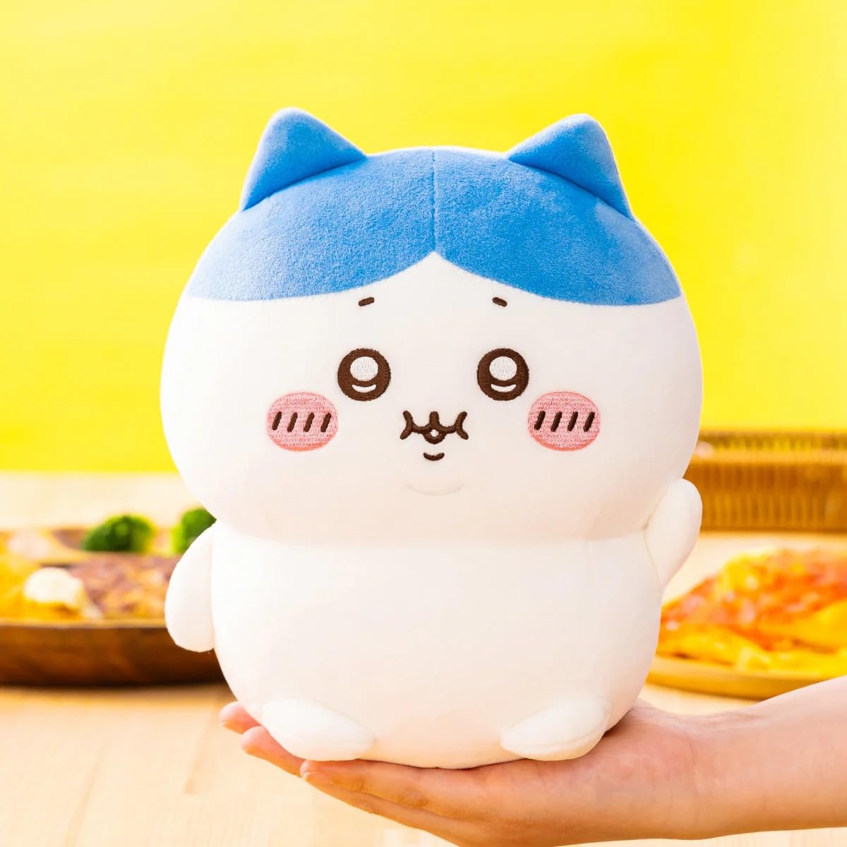 Amazon.co.jp: ちいかわ ぼっちゃり手乗りぬいぐるみ（ハチワレ
