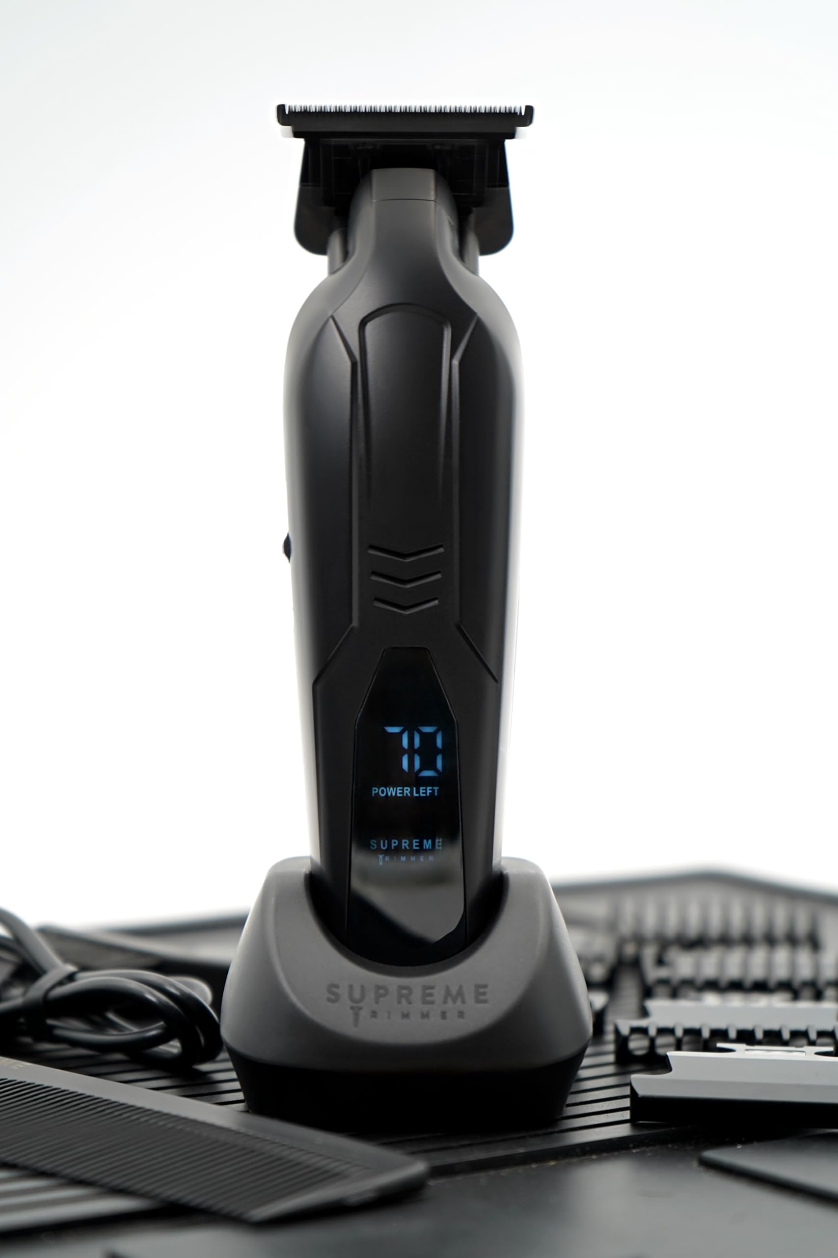Supreme Trimmer Vader Lite ST3700 – Professioneller kabelloser Friseurauskleidung & Detailer, 120 Minuten Laufzeit, 7000 U/min Motor, Zero Gap DLC T-Blade, USB-C Schnellladung, Bart, Haare & Körper