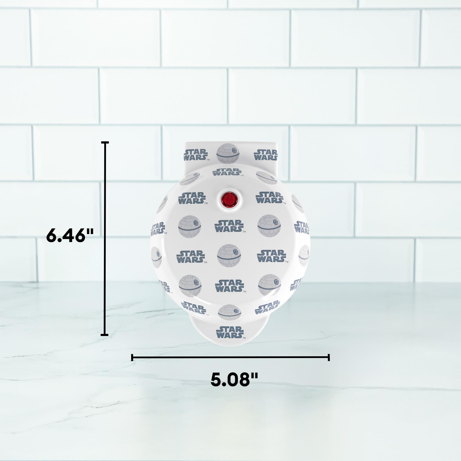 Uncanny Brands スターウォーズ ミニダースベイダーワッフルメーカー Amazon.com: Uncanny Brands Darth Vader Mini Waffle Maker - Star