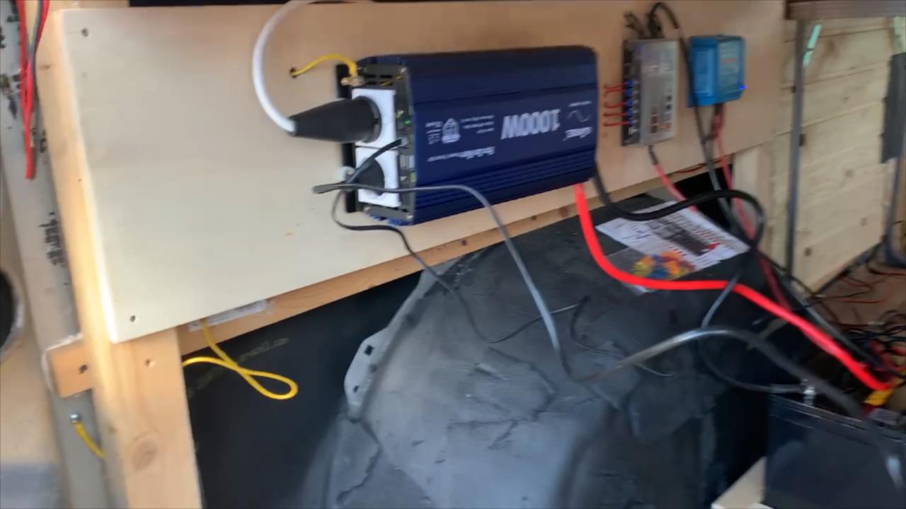 Inverter Onda Sinusoidale Pura 600W - Da 12V A 220V, Con Telecomando E USB, Per Camper E Auto