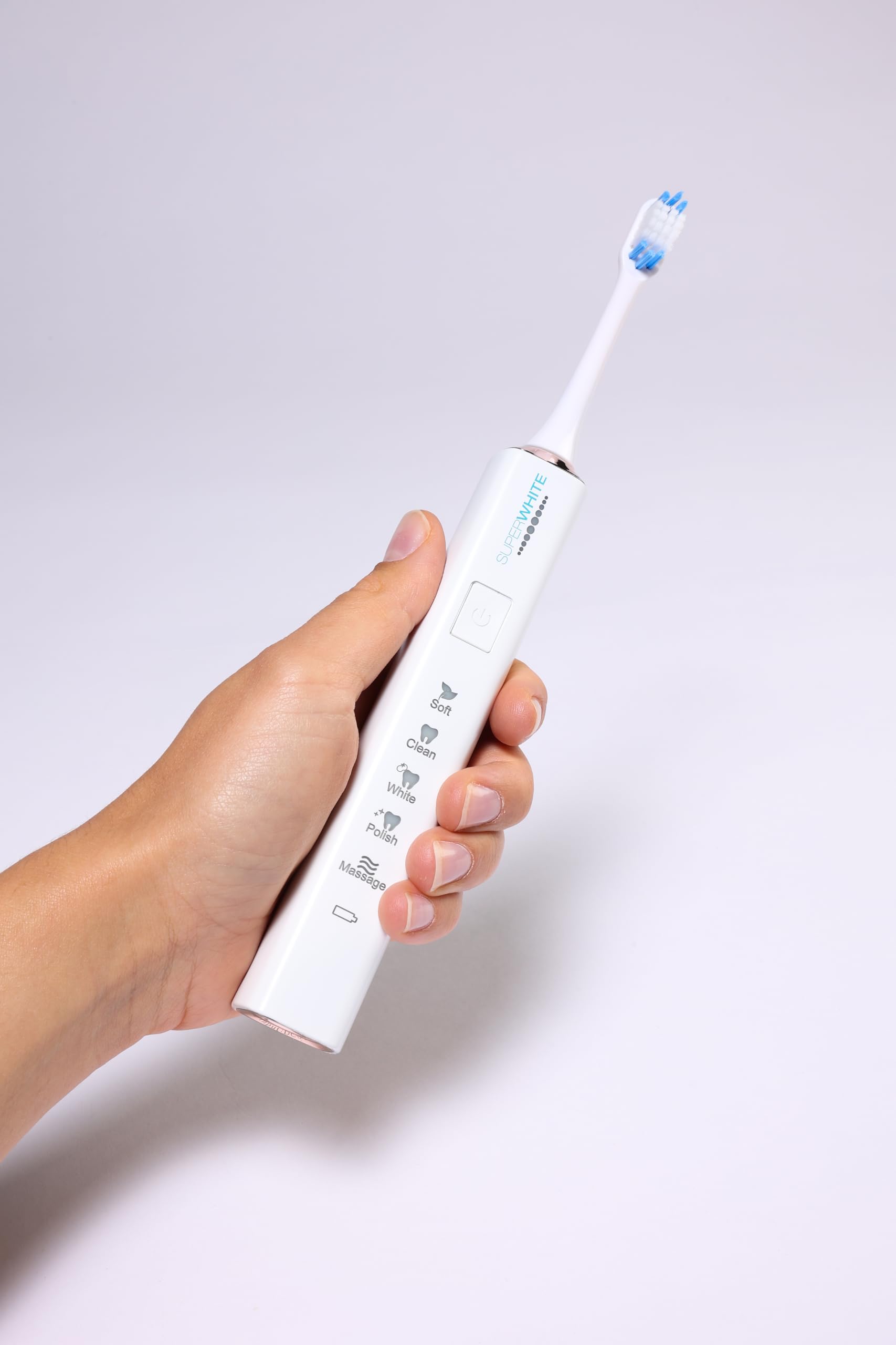 SUPERWHITE - Biosynex - Brosse à Dents Électrique Sonique - Rechargeable - 5 Modes de Brossage - 3 Mois d'Autonomie - Minuteur de 2 Min - Contient 1 Manche et 3 Brossettes - Couleur Blanche