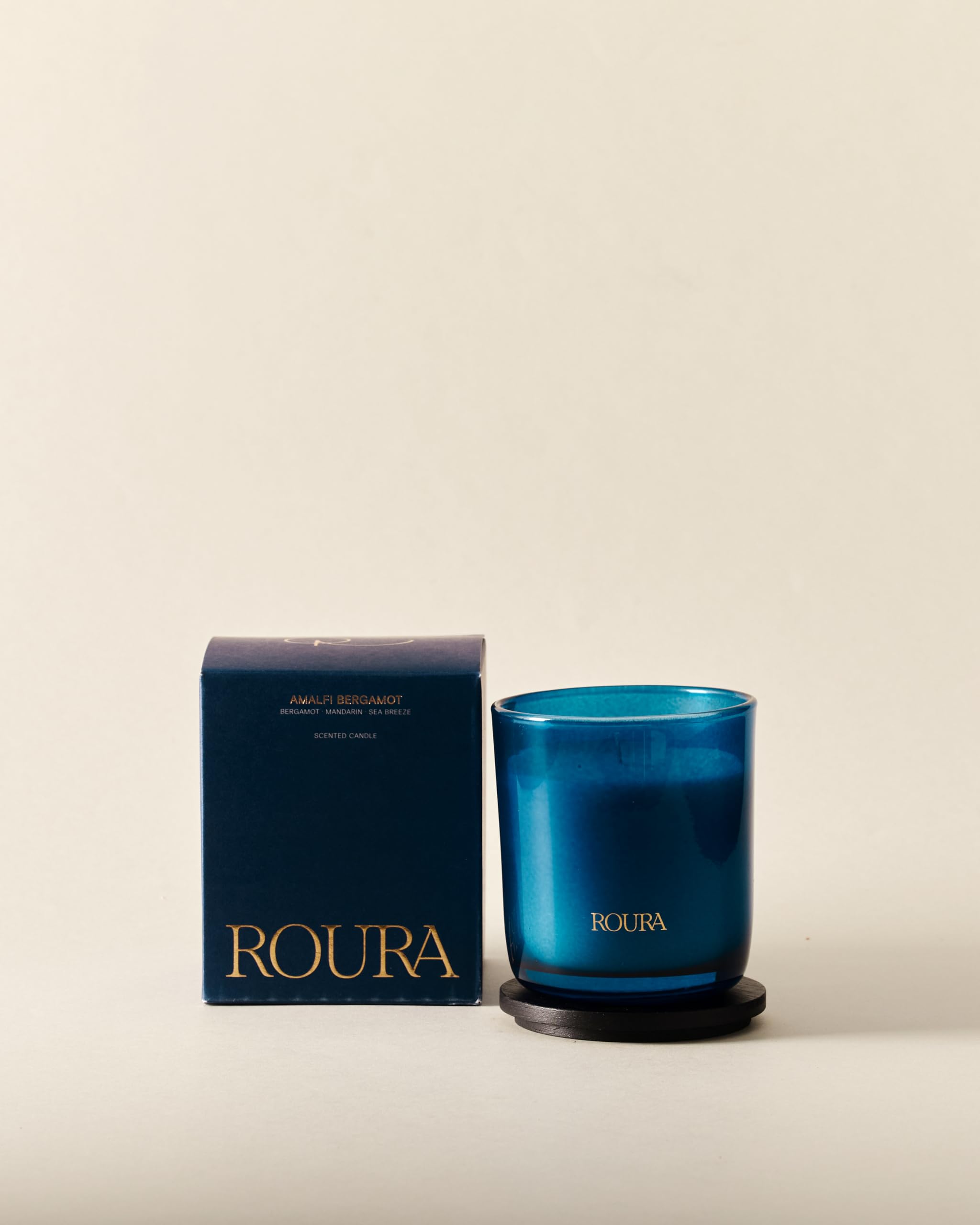 Ceras Roura Bergamot Wood Scented Candle – Icon Collection – Amalfi Bergamot, Mandarin & Iris – Mediterranean Citrus & Floral Aroma – 35hr Burn – Premium Candle with Lid 9 x 8 cm