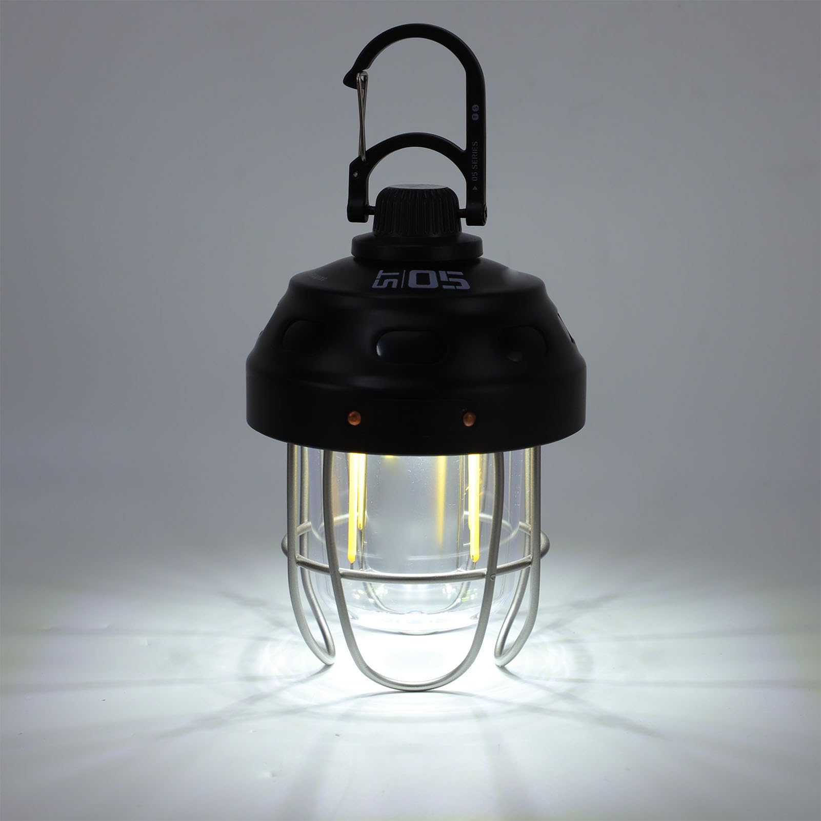 SIXRUN Lampada da Campeggio retrò, Impermeabile IPX3, Autonomia 100 Ore, | Paralume in Acciaio Al Carbonio, 5 modalità di Illuminazione, Power Bank D'emergenza, Ricaricabile Via Type-C, Perfetto per