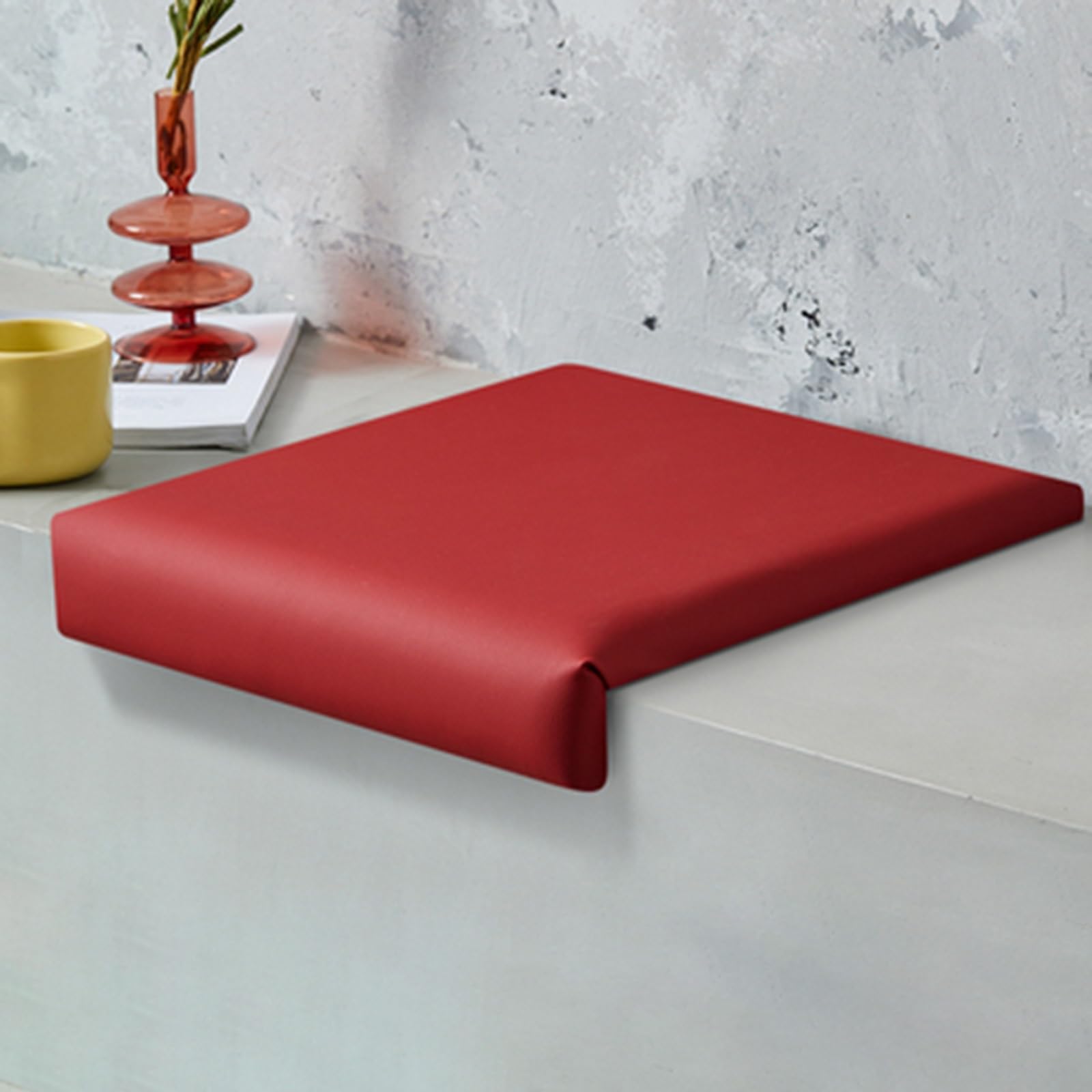 Coussin d'extérieur imperméable rouge idéal pour dynamiser le coin repas du balcon