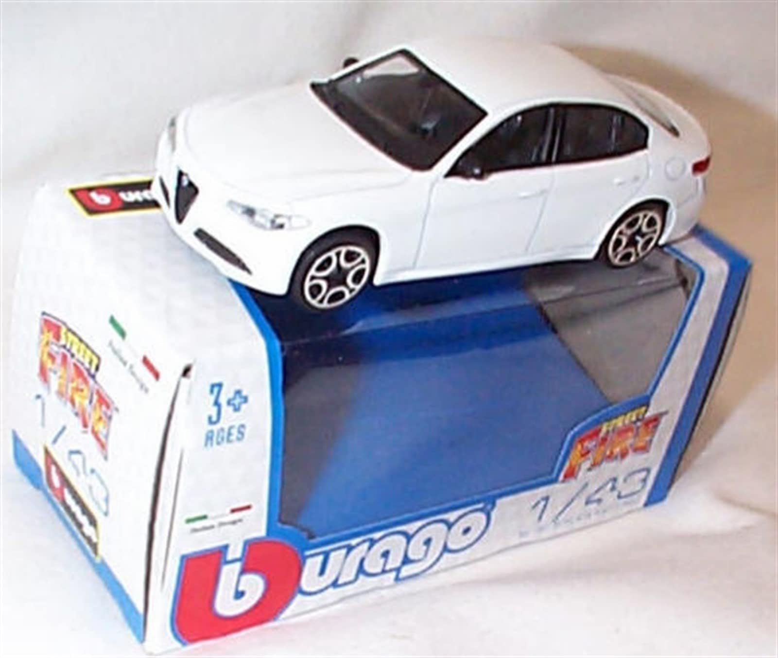 Corgi Burago Street Fire ALFA R0ME0 Giulia 2016 White car 1:43 scale Diecast model