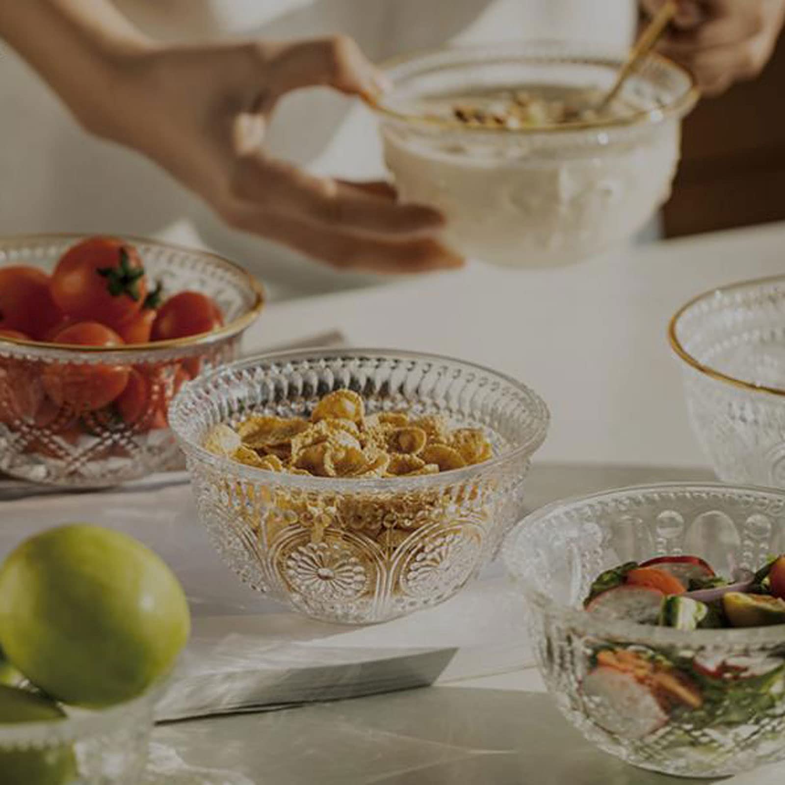 PTTRNS Salatschüssel Geprägte Glasschale 2-teilig Set 35 Unzen Große Dessertschüssel Salatschüssel Stapelbare Multifunktionale Küchenschüssel Getreide Pasta Schüssel Set Servierschale