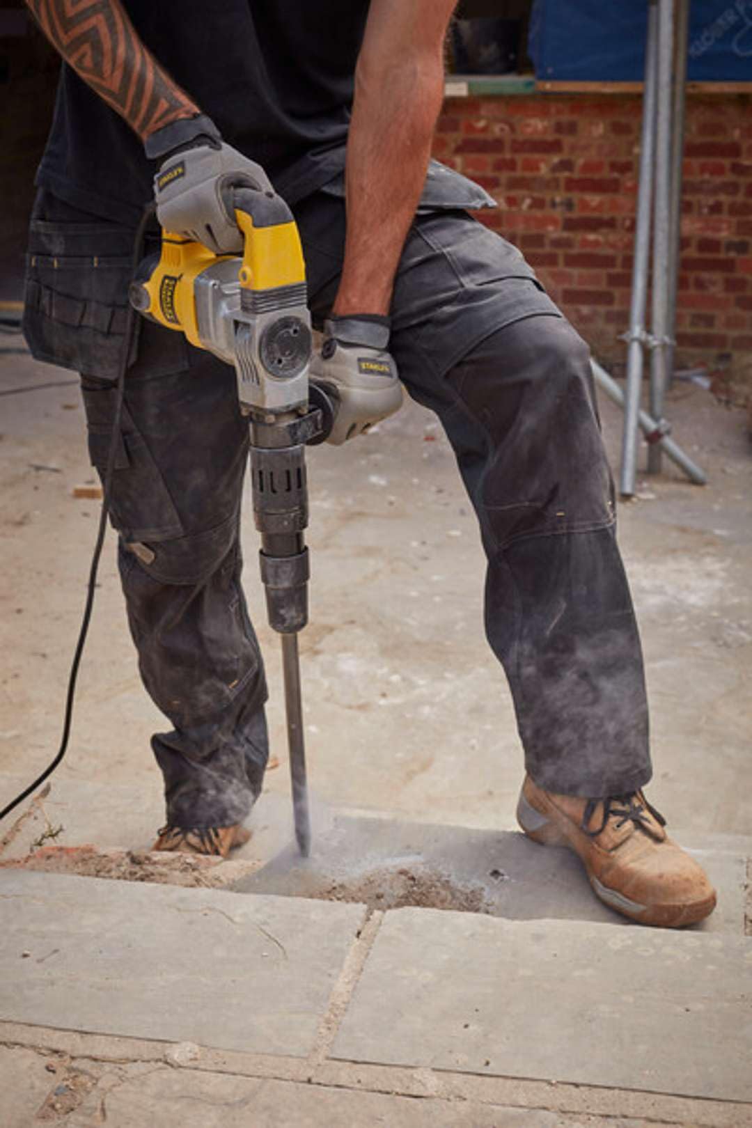 STANLEY Burineur SDS-MAX SFMEH220K-QS - 1010 W - 8,5 joules EPTA - 2900 cps/min - Mandrin SDS MAX - Niveau de Vibrations Faible 11 m/s² - Filaire et Compacte - Livrée en Mallette - Gamme FATMAX