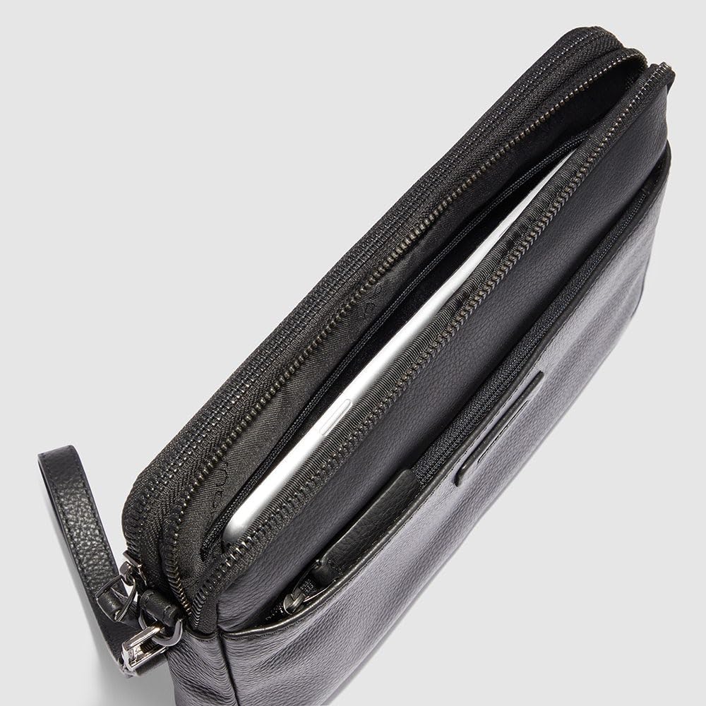 PIQUADRO – Pochette Modus in Pelle – Porta iPad® Mini, 2 Scomparti, Polsiera Rimovibile – Protezione RFID – Colore Nero – Uomo