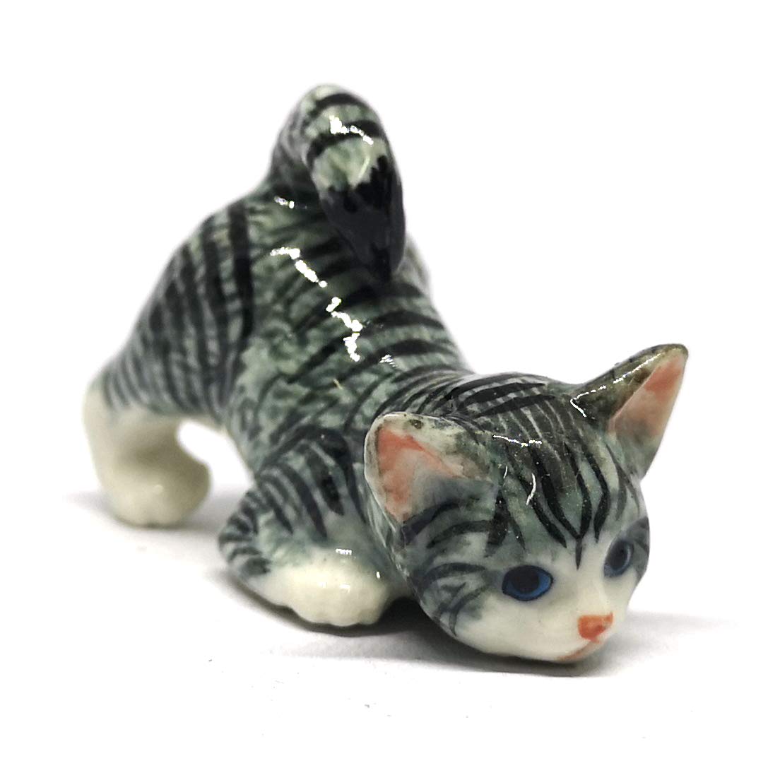 Figurine chat tigré gris en céramique peinte à la main pour maison de poupée