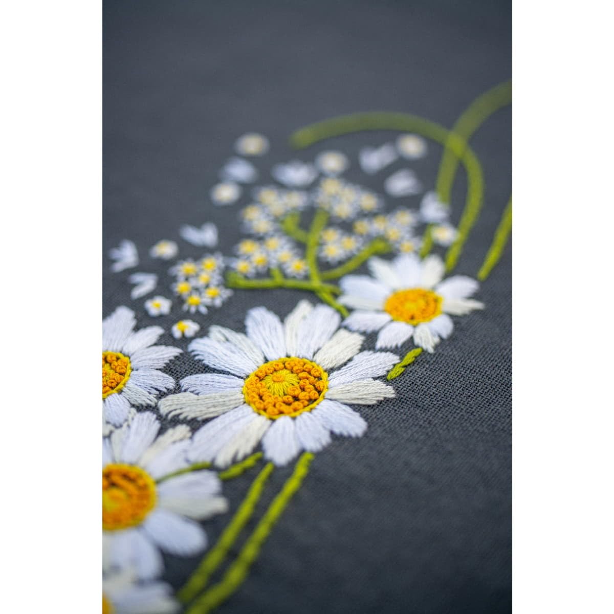 Vervaco stamped satin stitch kit tablechloth Gänseblümchen, 80x80cm, DIY