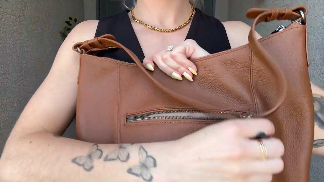 Bolso Hobo de cuero suave para mujer color marrón miniatura 7