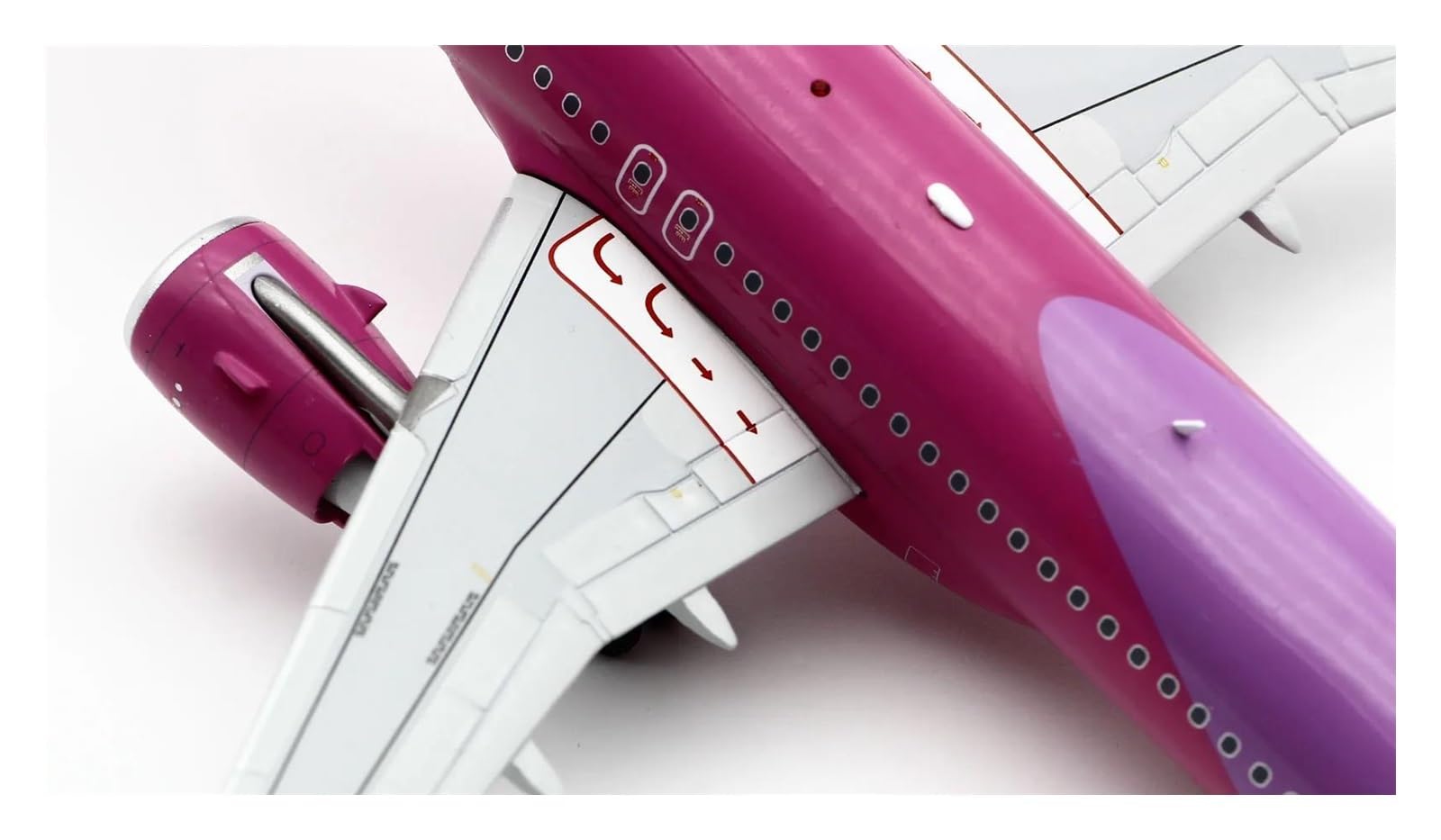 Amazon | 飛行機 模型 完成品 1:200 ピーチ航空エアバス A320neo