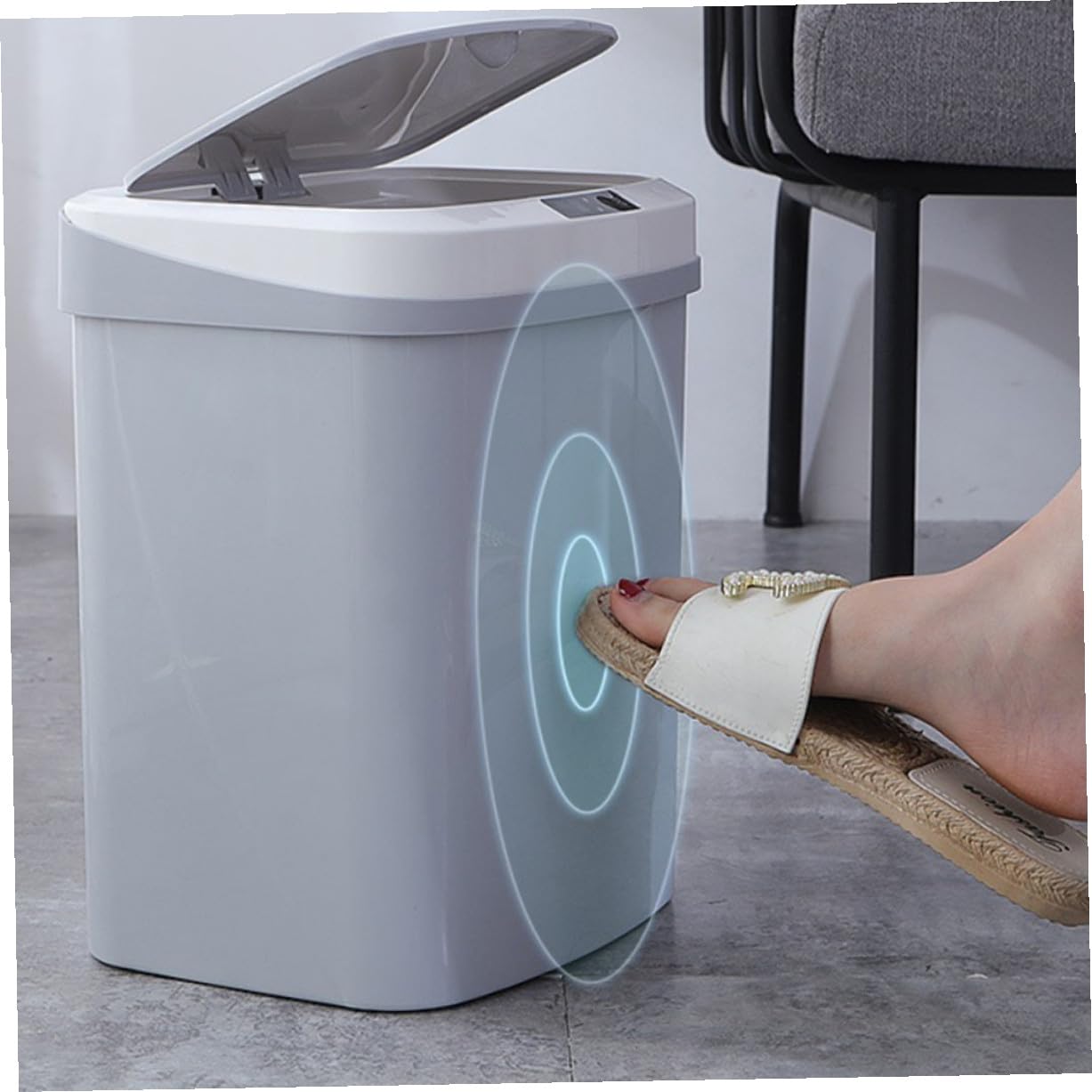 Intelligenter Mülleimer mit Sensorautomatik Wasserdichtes Design für Küche und Bad Berührungsloses Öffnen und Schließen Energiesparend für Smart Home