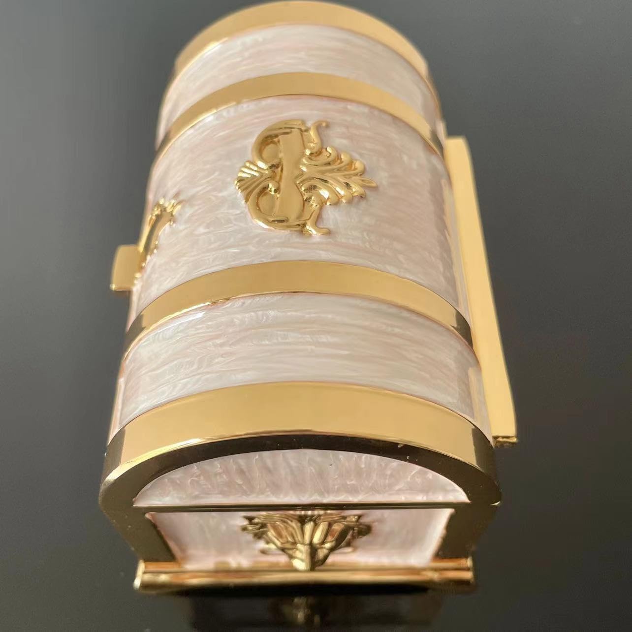 Vintage Metal Jewelry Chest Treasure Trinket Box, Gem Storage Tray Ring Earrings Necklace Keepsake Gift Holder Case Bag for Girls Ladies Women (Medium Golden White)