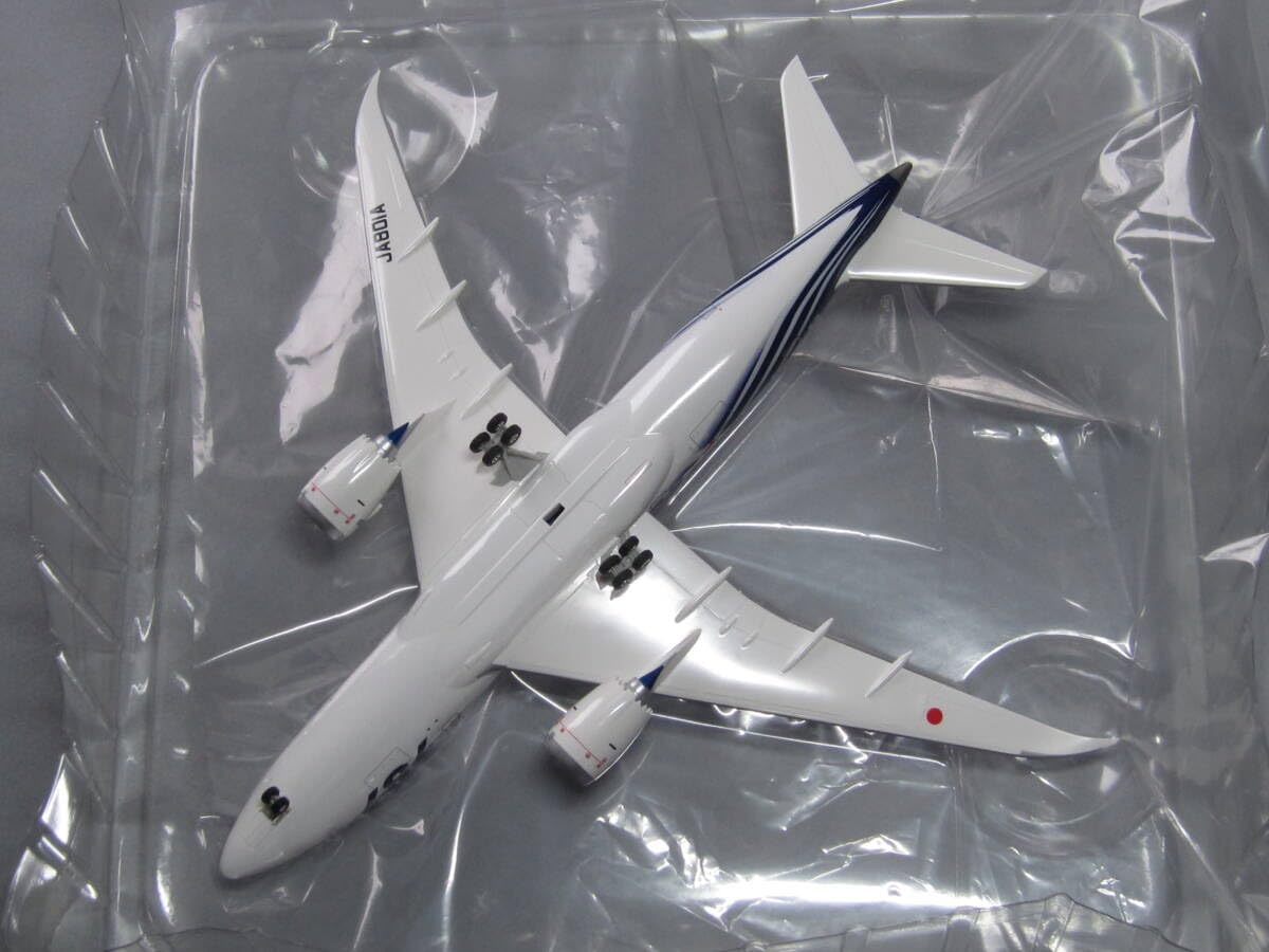 Amazon.co.jp: ANA JA801A 特別塗装機 1号機 NH20053 1:200