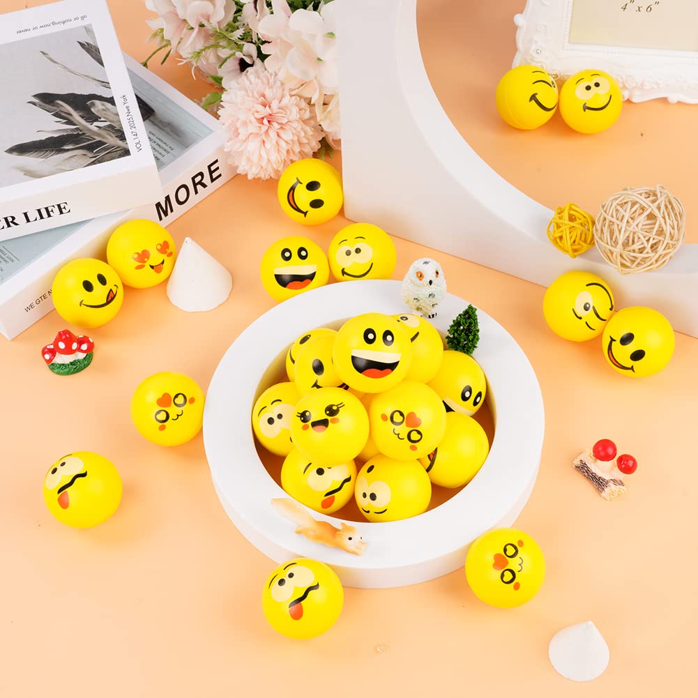 Ainiv 30 Palle Antistress con Faccina Emoji per Bambini e Adulti, Palline Squeeze Antistress in Schiuma, Mini Molteplici Espressioni Palle Antistress per Festa, premi, Regali di Compleanno, Giallo